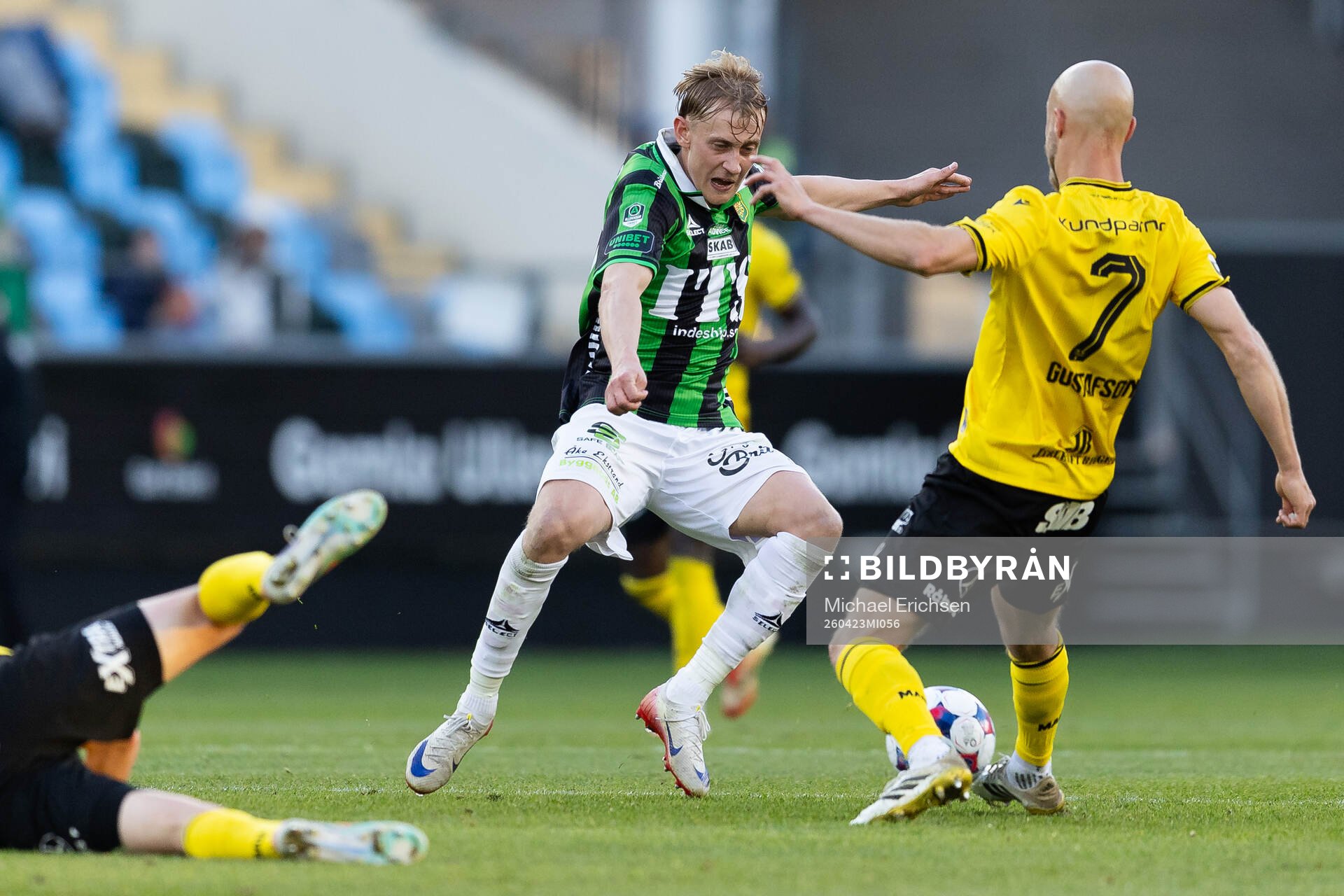 GAIS Henry Sletsjøe och Mjällbys Viktor Gustafson
