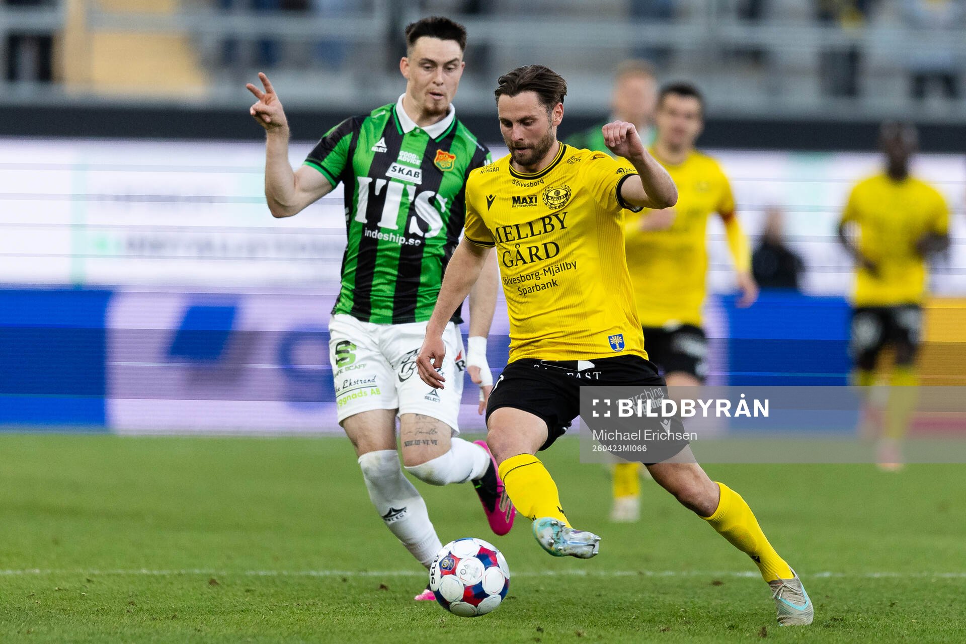GAIS Samuel Salter och Mjällbys Axel Norén