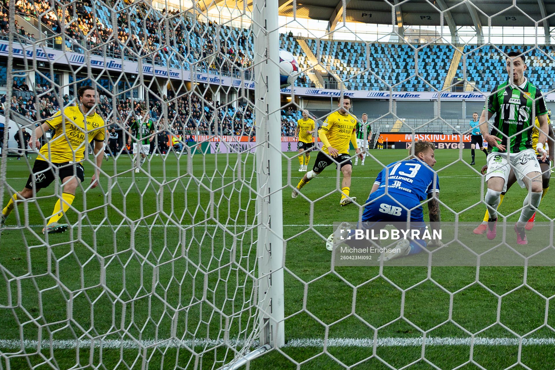 GAIS Samuel Salter träffar stolpen med ett avslut mot