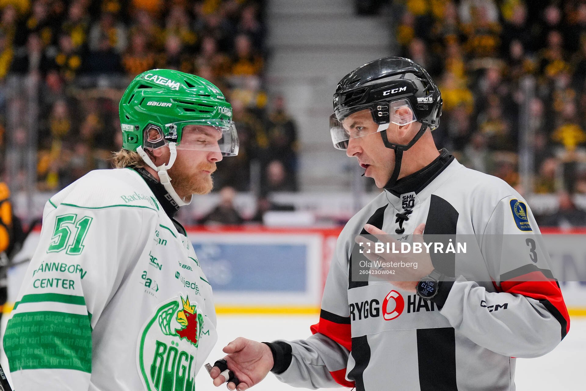 Rögles Calle Själin och Domare Linus Öhlund