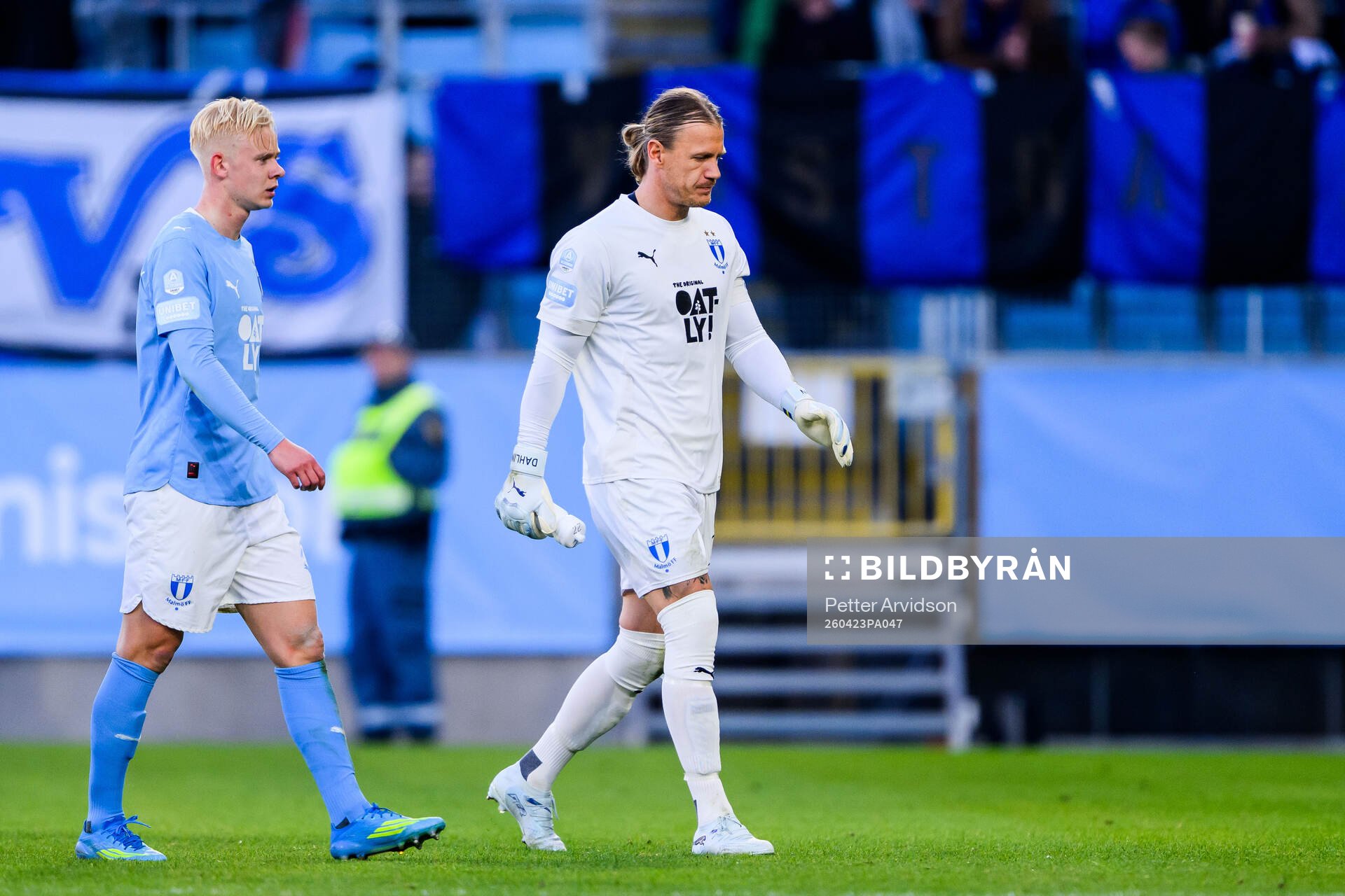 Malmö FFs Otto Rosengren och målvakt Johan Dahlin deppar