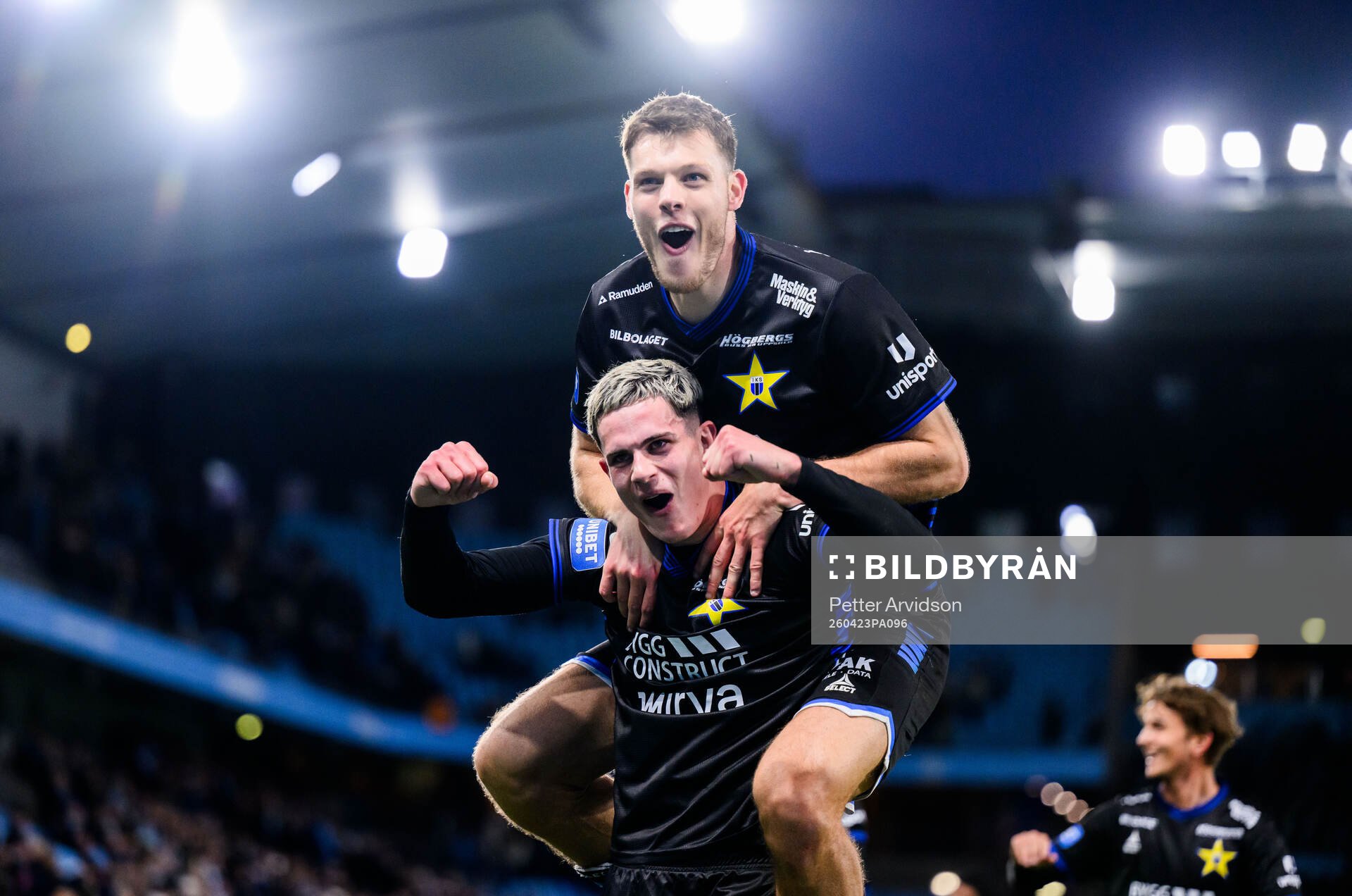 Sirius Robbie Ure och Tobias Anker jublar