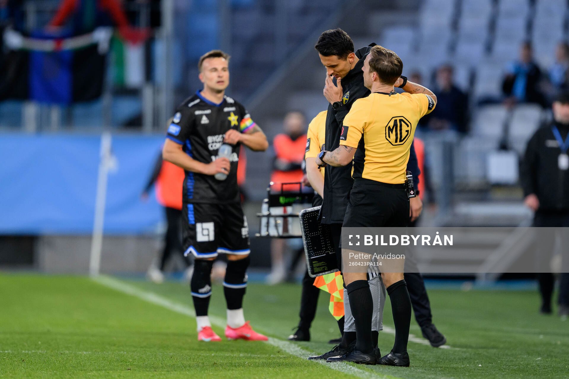 Domare Kristoffer Karlsson dömmer bort en straff