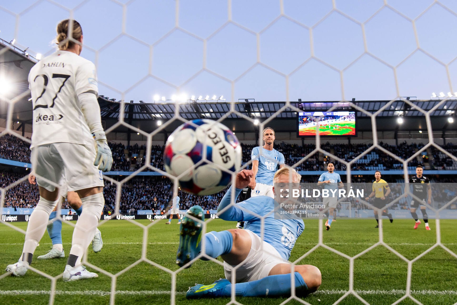 Malmö FFs målvakt Johan Dahlin, Erik Botheim och Otto