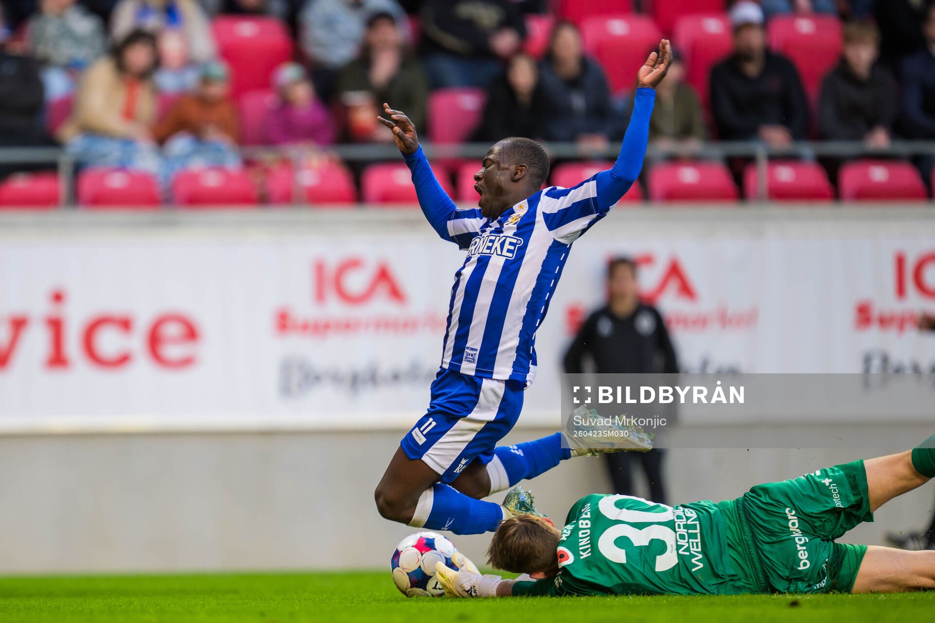 IFK Göteborgs Saidou Alioum Moubarak och Kalmars målvakt