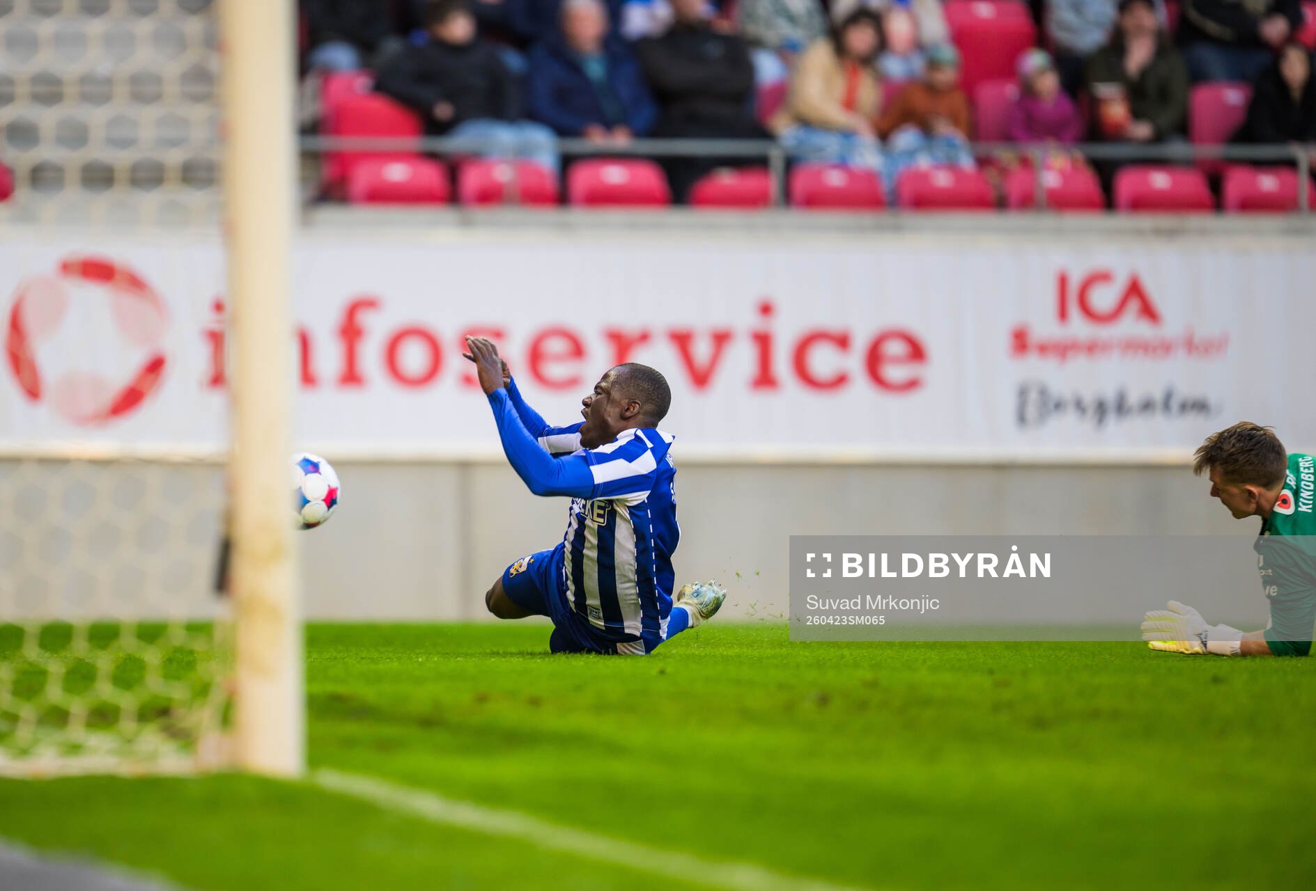 IFK Göteborgs Saidou Alioum Moubarak och Kalmars målvakt
