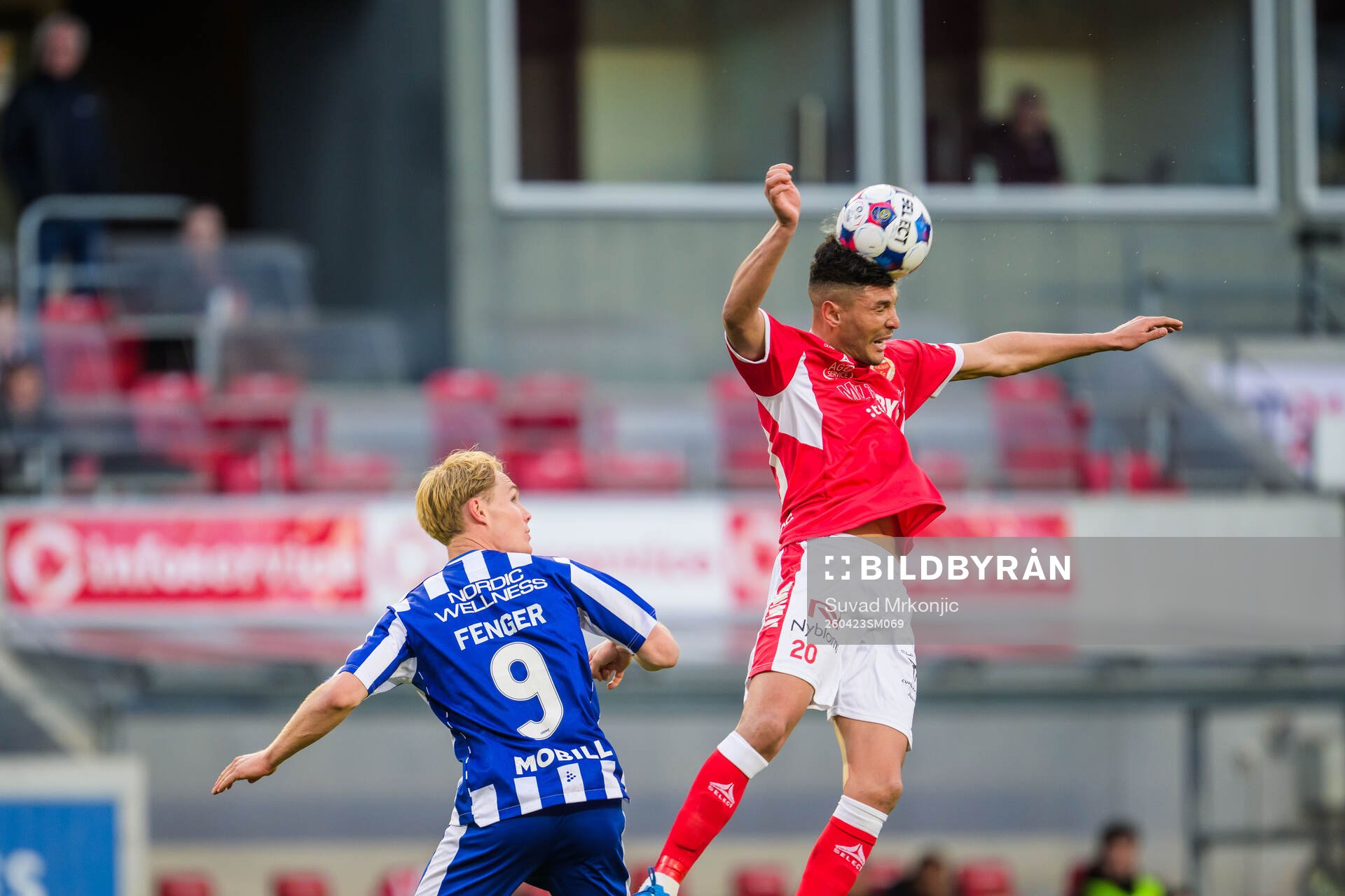 IFK Göteborgs Max Fenger och Kalmars Achraf Dari