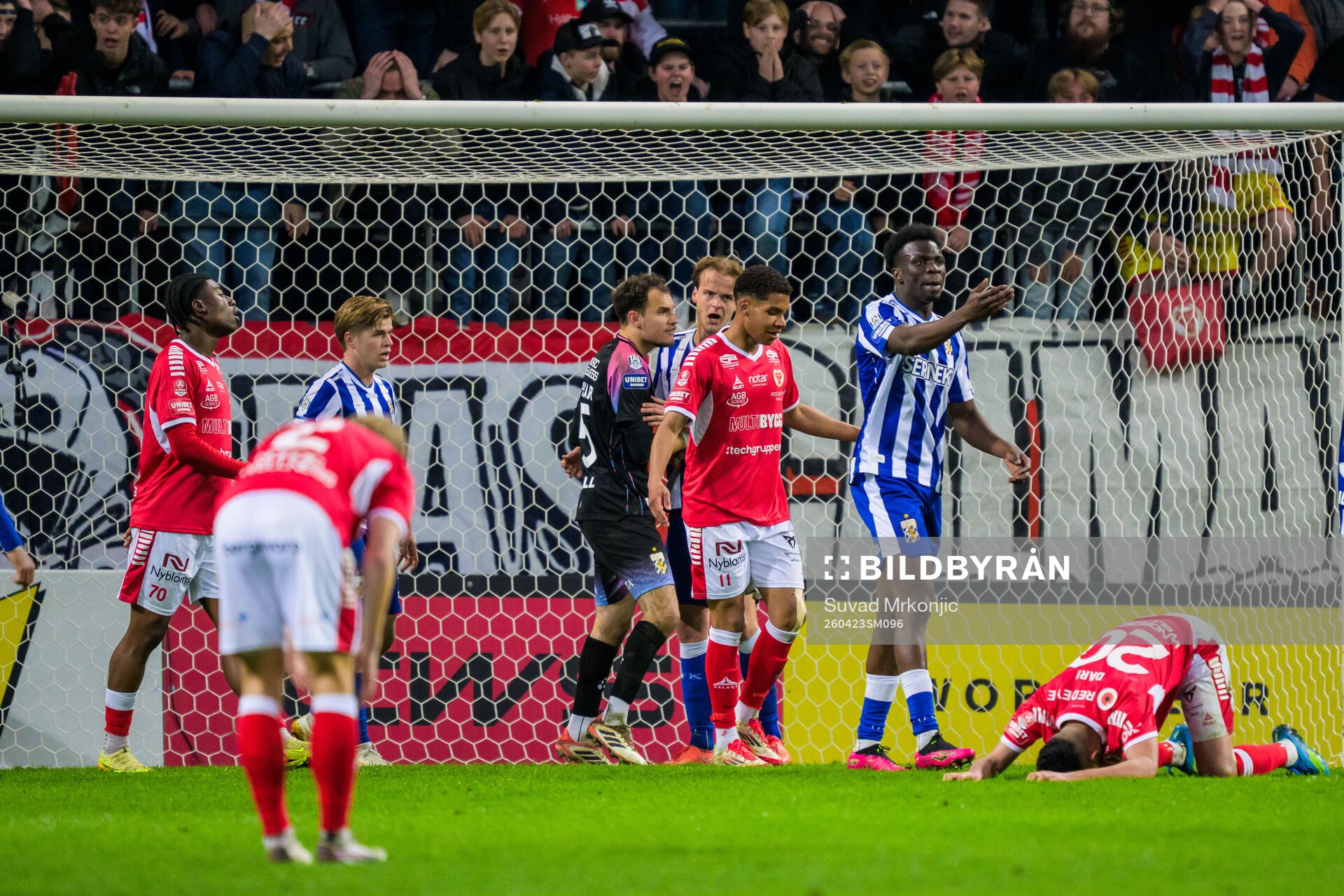 Kalmars Anthony Olusanya och Achraf Dari deppar