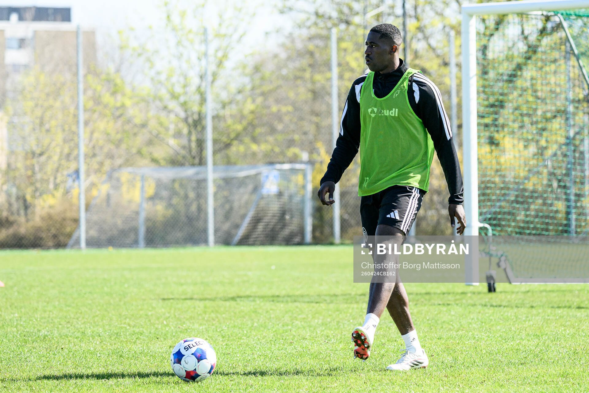 Emmanuel Moungam Á Ngon