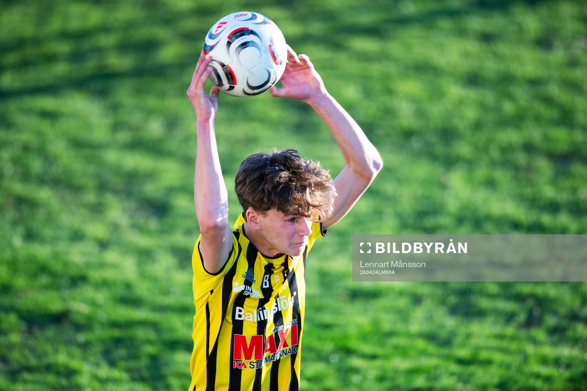 IFK Hässleholms Neo Jakobsson i matchen i division 3
