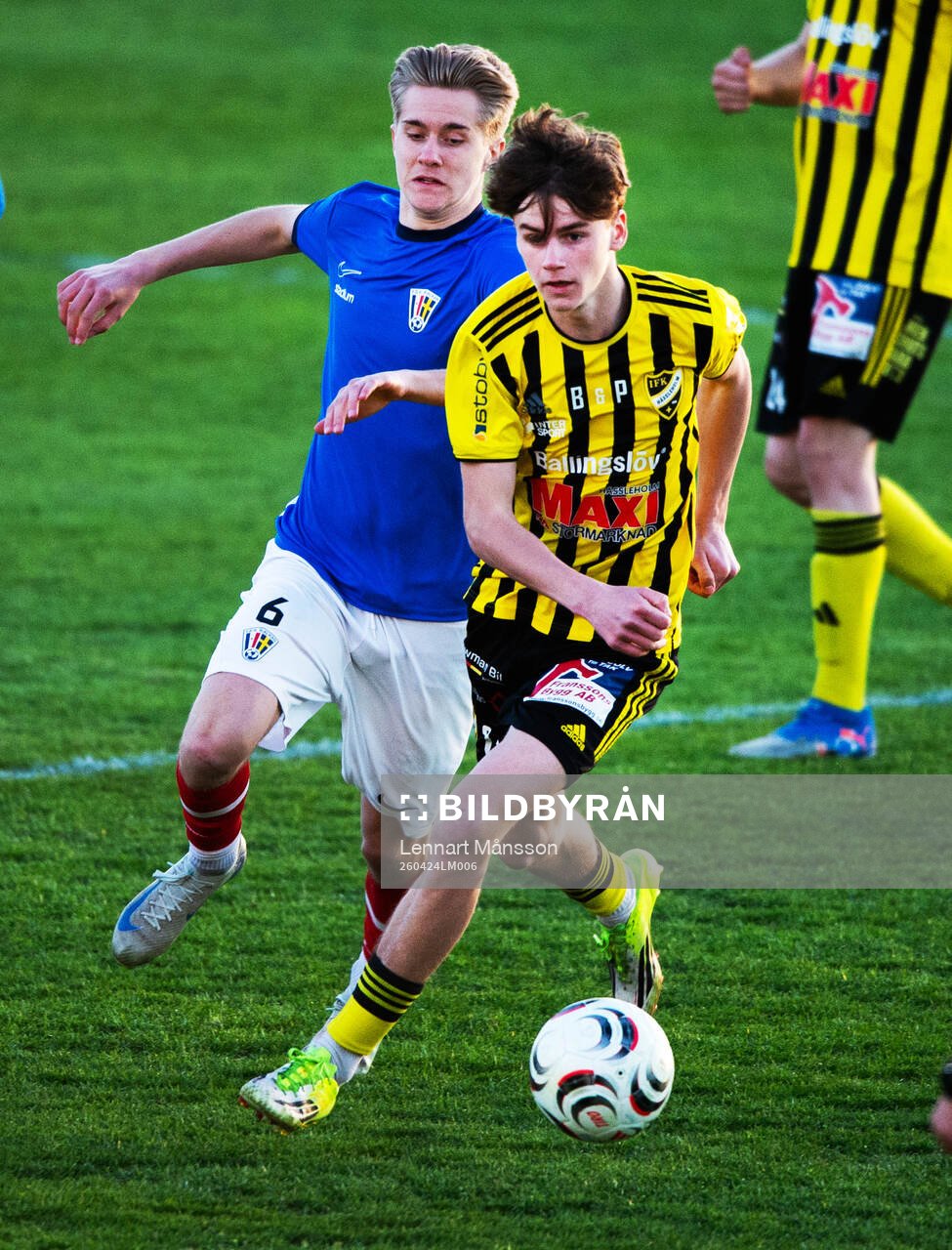 IFK Hässleholms Neo Jakobsson och Balkans Ville Tengvall i