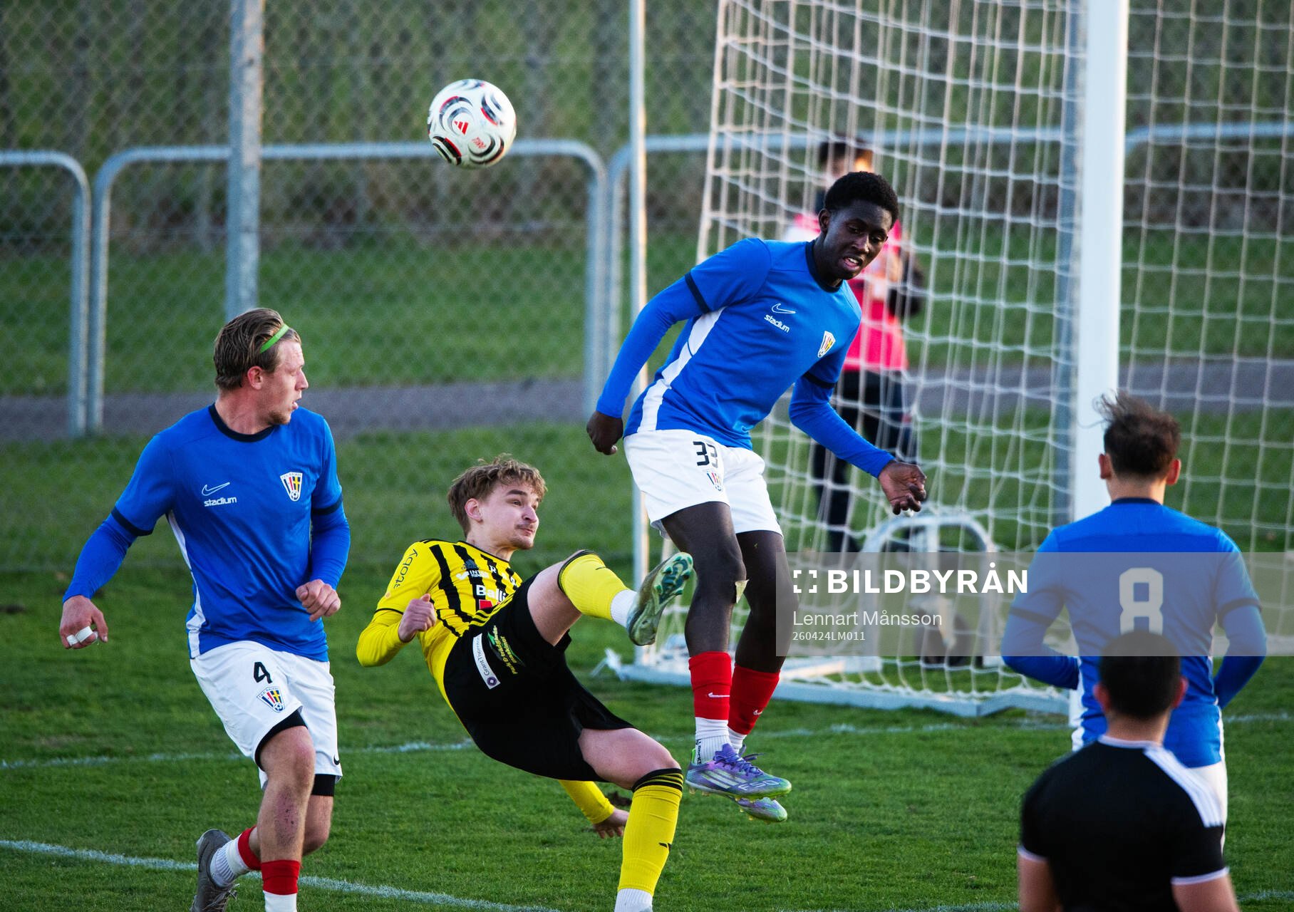 IFK Hässleholms målskytt Amir Ramanovski cykelsparkar