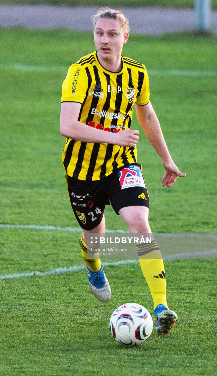 IFK Hässleholms Lucas Johnsson i matchen i division 3