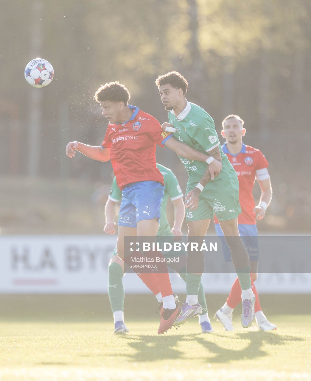 Helsingborgs Obafemi Awodesu och Ljungskiles Isaac Shears