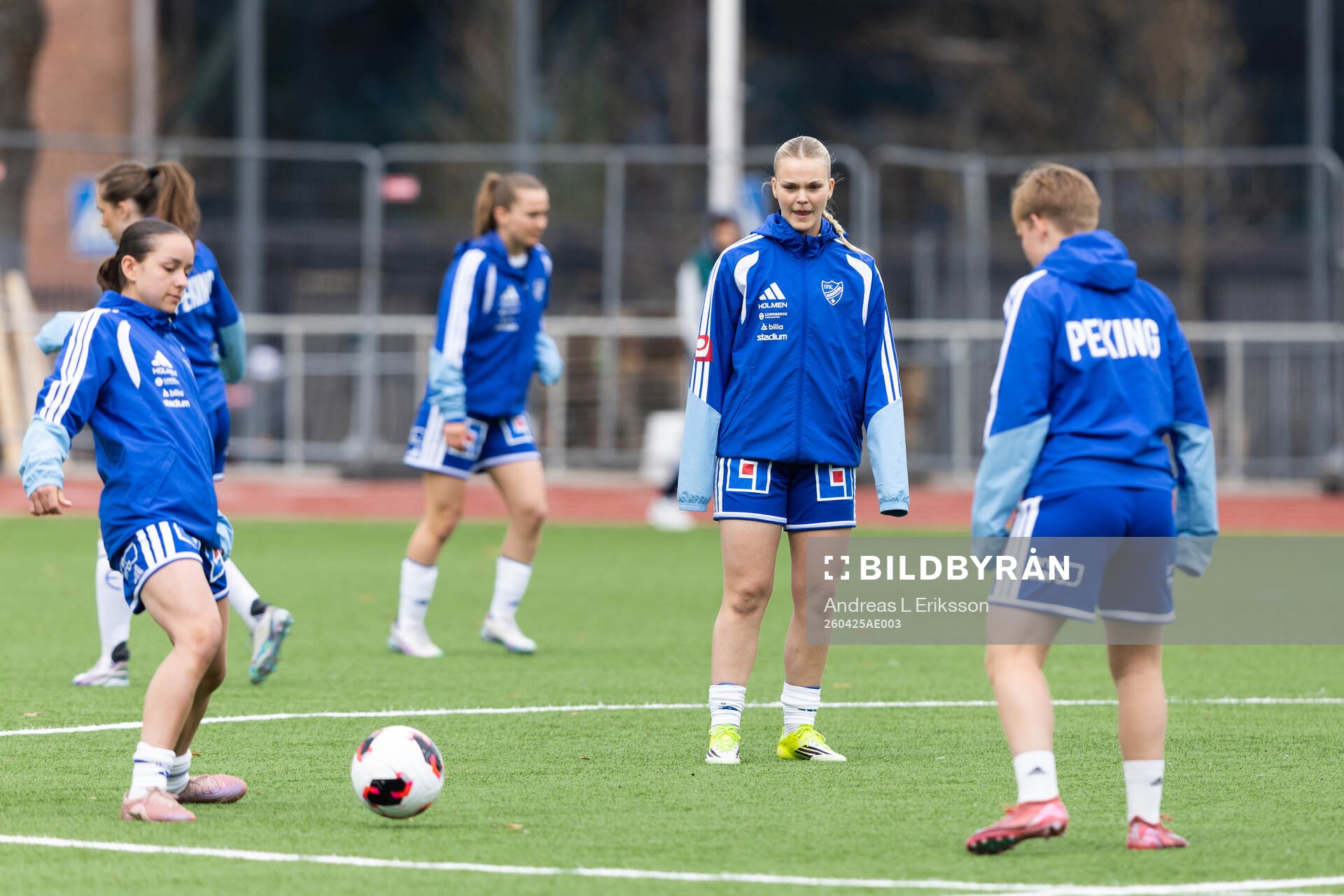 IFK Norrköpings spelare värmer upp