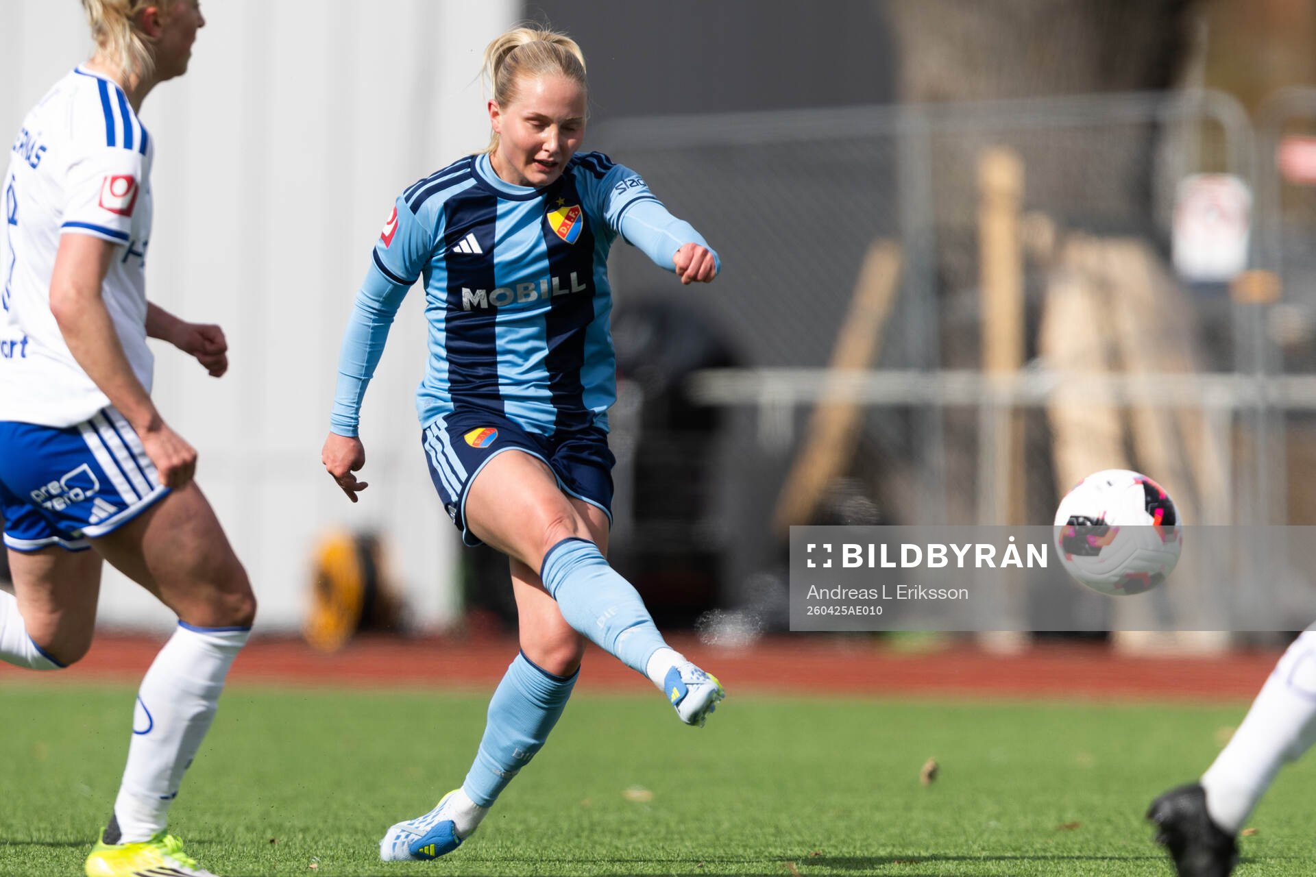 Djurgårdens Maria Olafsdottir Gros med ewtt skott