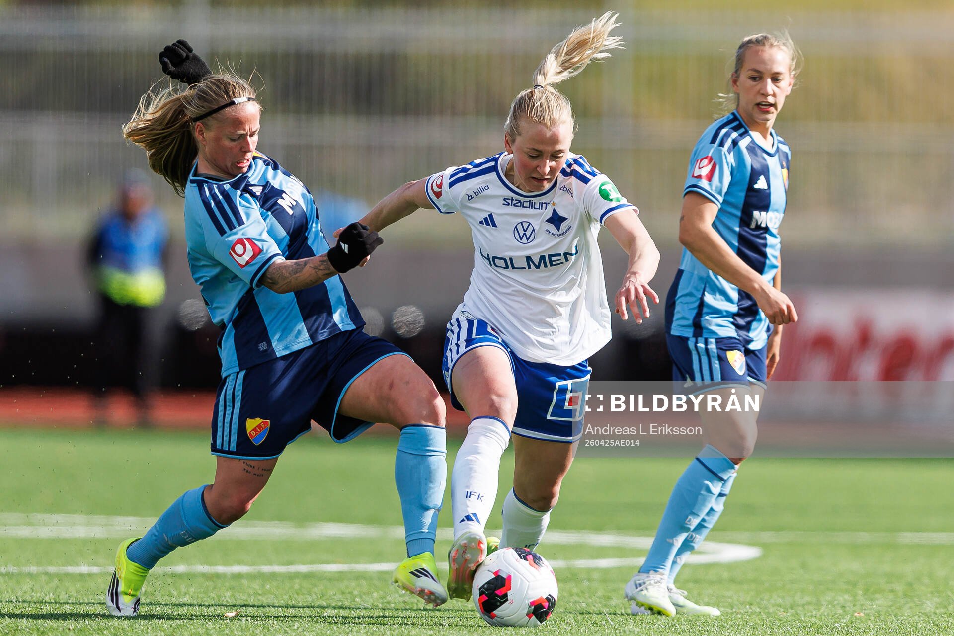 Djurgårdens Therese Åsland och IFK Norrköpings Julia