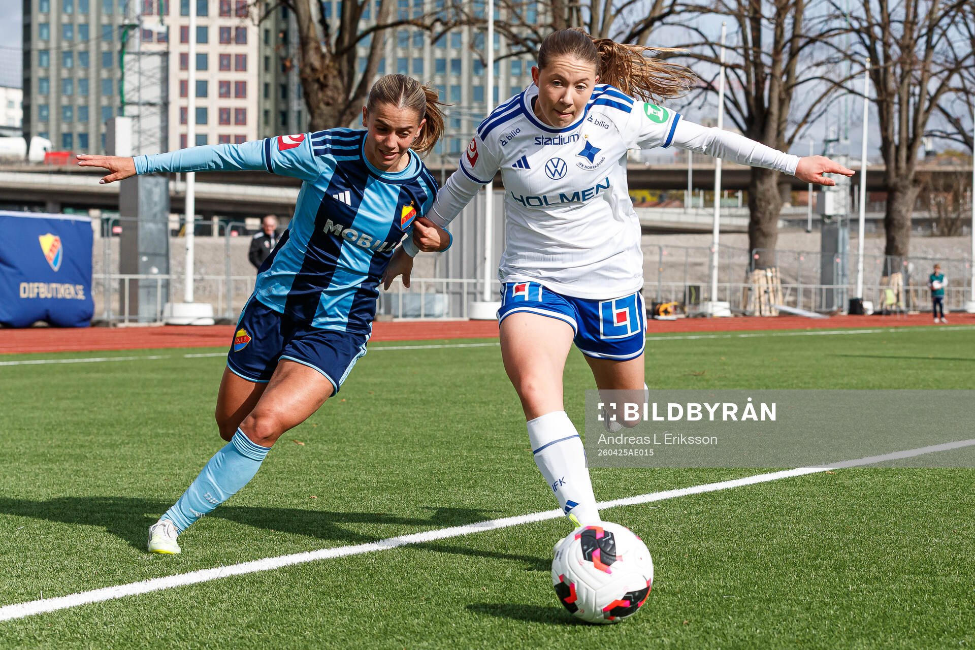 Djurgårdens Johanna Renmark och IFK Norrköpings Paula