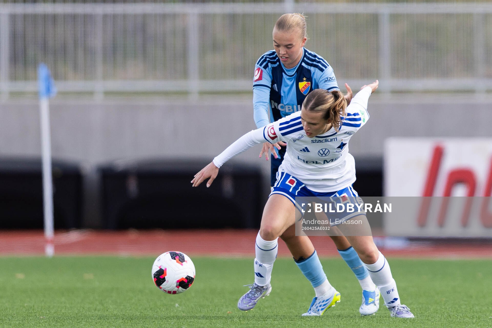 Djurgårdens Elin Westlund och IFK Norrköpings Agnes Ekberg