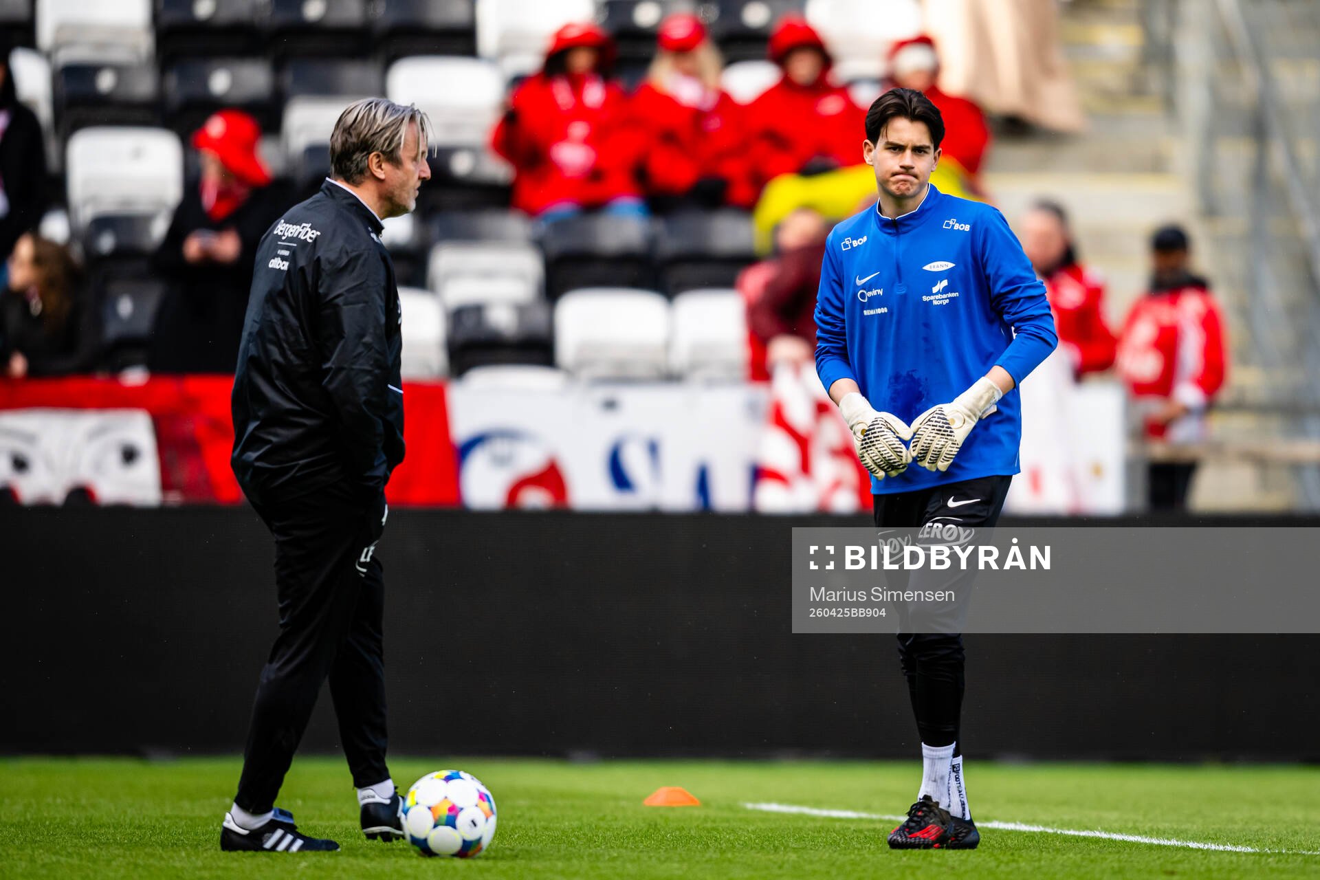 Goalkeeper Håkon Melås Hellesøy of Brann warms up
