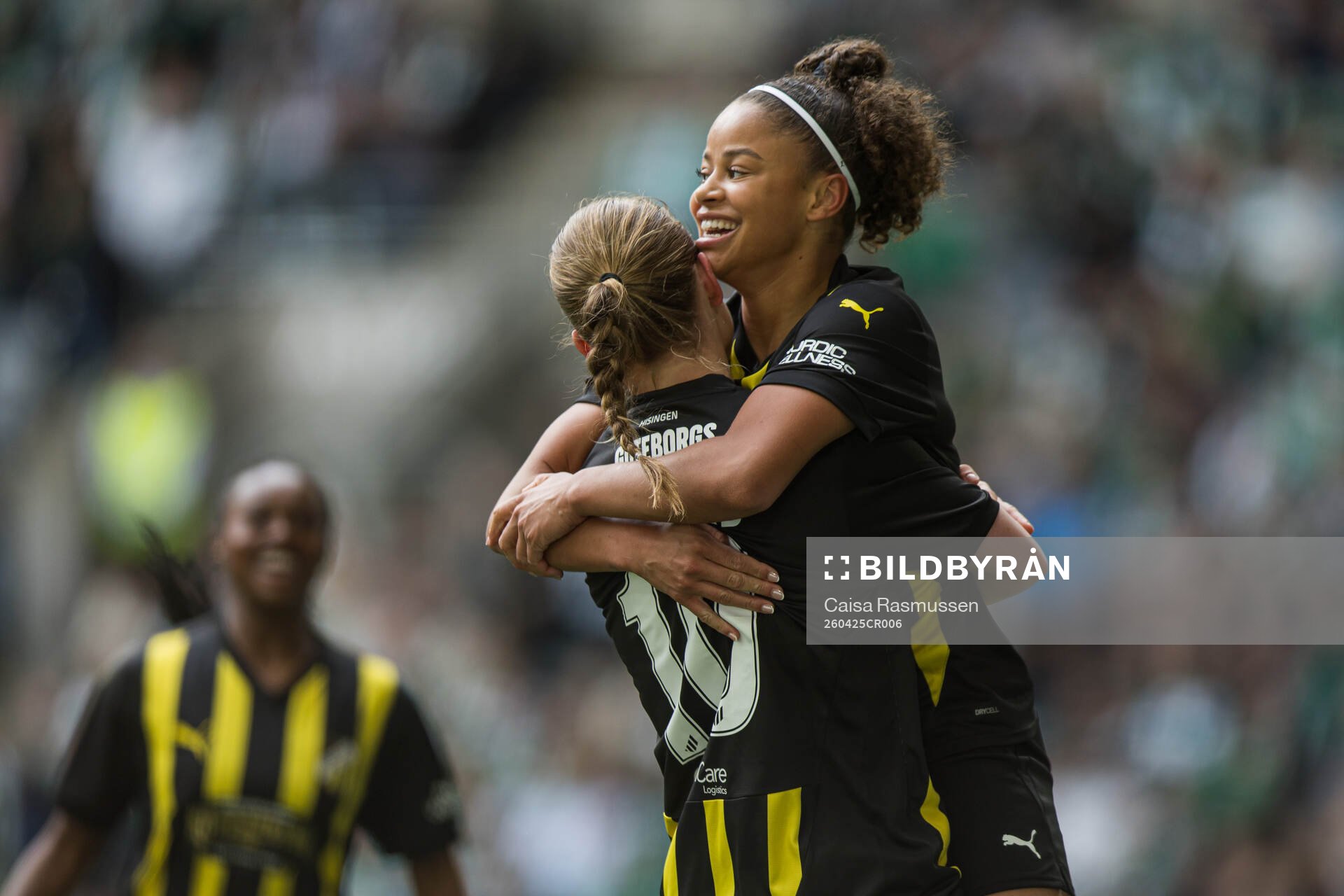 Anna Anvegård and Felicia Schröder of Häcken celebrates