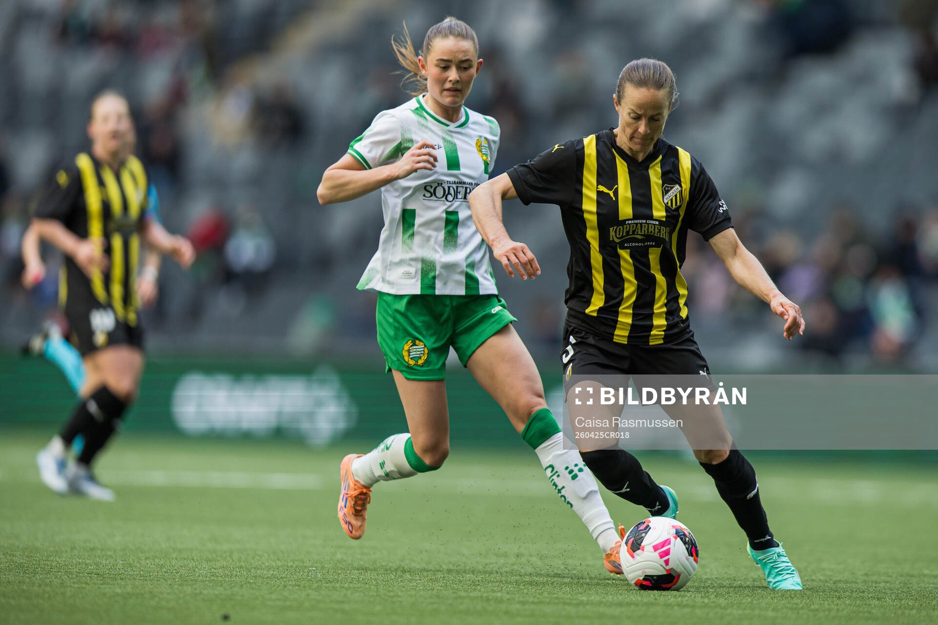 Svea Rehnberg of Hammarby and Aivi Luik of Häcken