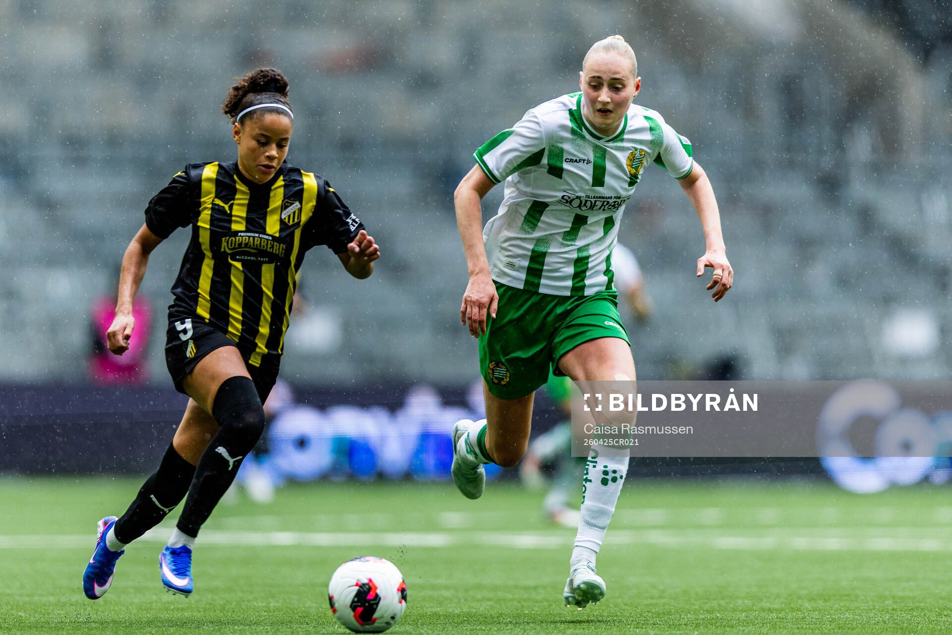 Felicia Schröder of Häcken and Emelie Bragstad of