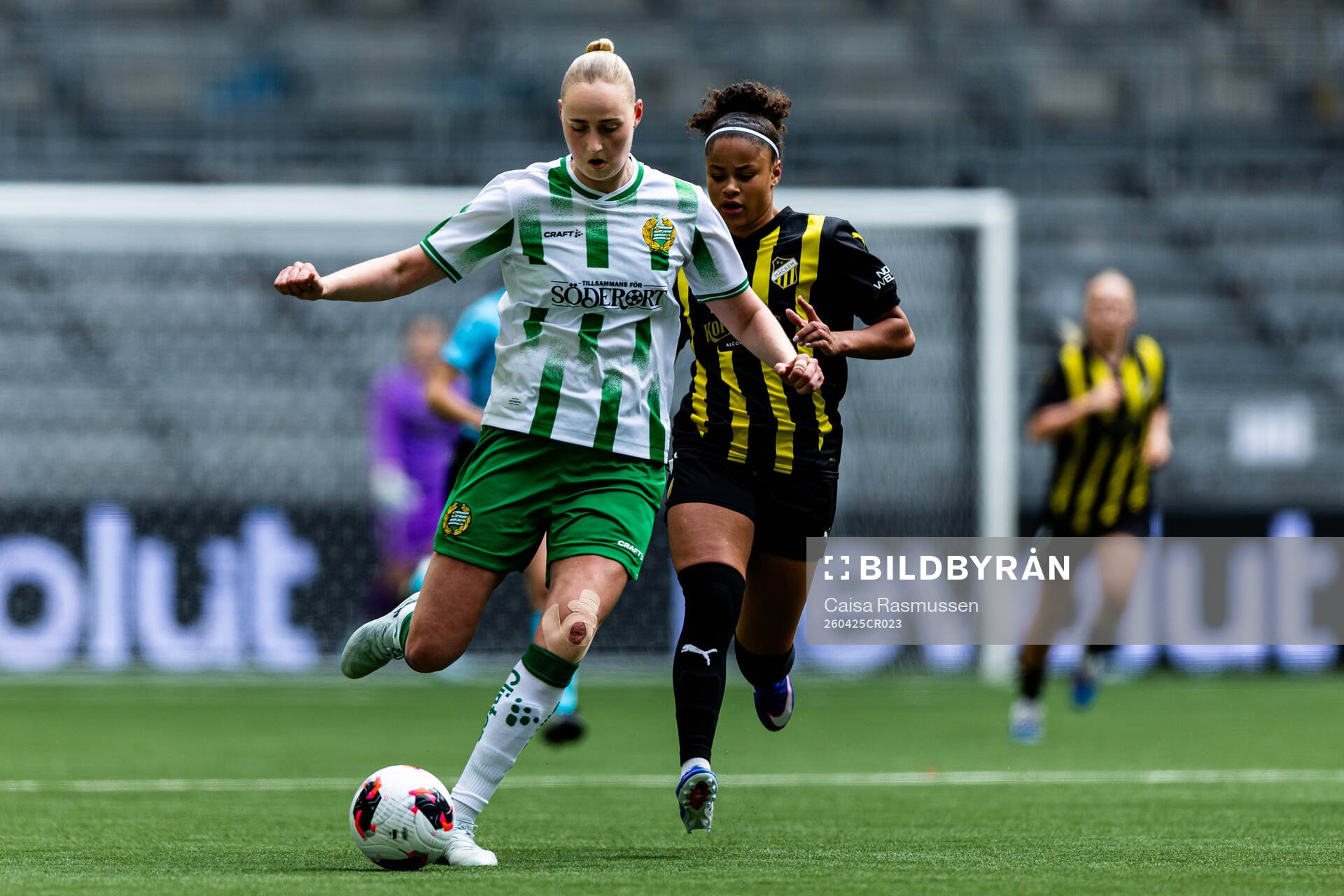 Emelie Bragstad of Hammarby and Felicia Schröder of Häcken