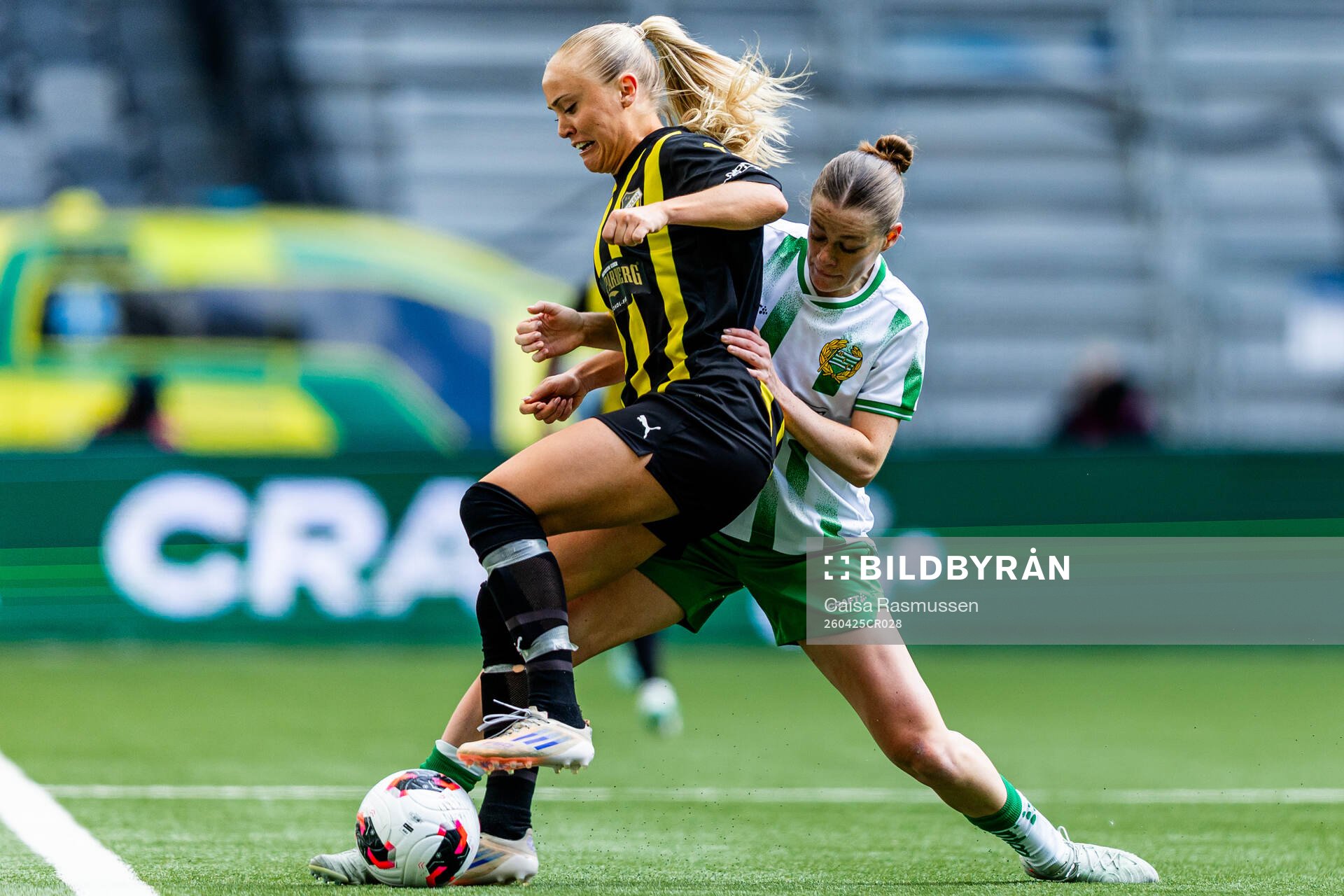Alva Selerud of Häcken and Sofia Reidy of Hammarby