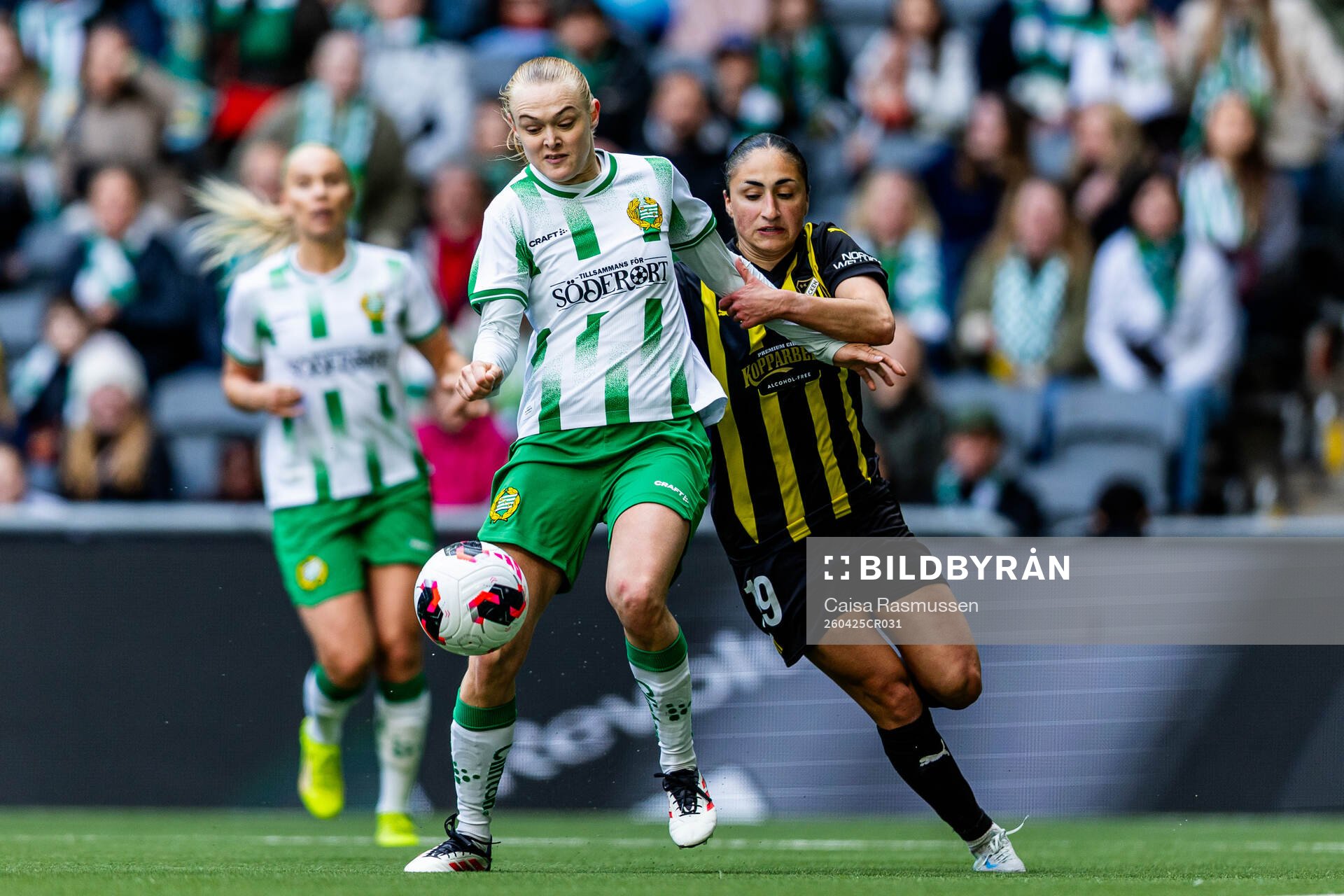 Elin Sørum of Hammarby and Nesrin Akgun of Häcken