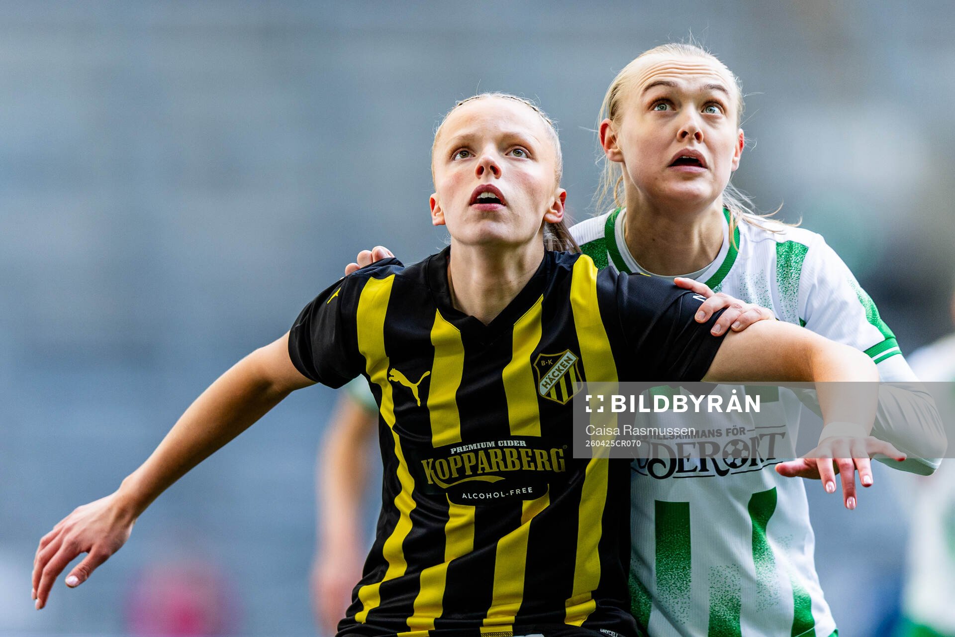 Thelma Karen Pálmadottir of Häcken and Elin Sørum of