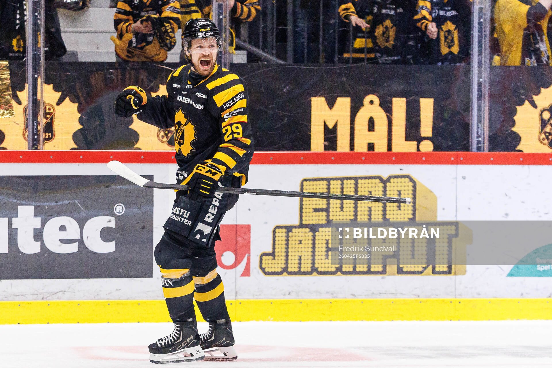 Skellefteås Mikkel Aagaard jublar