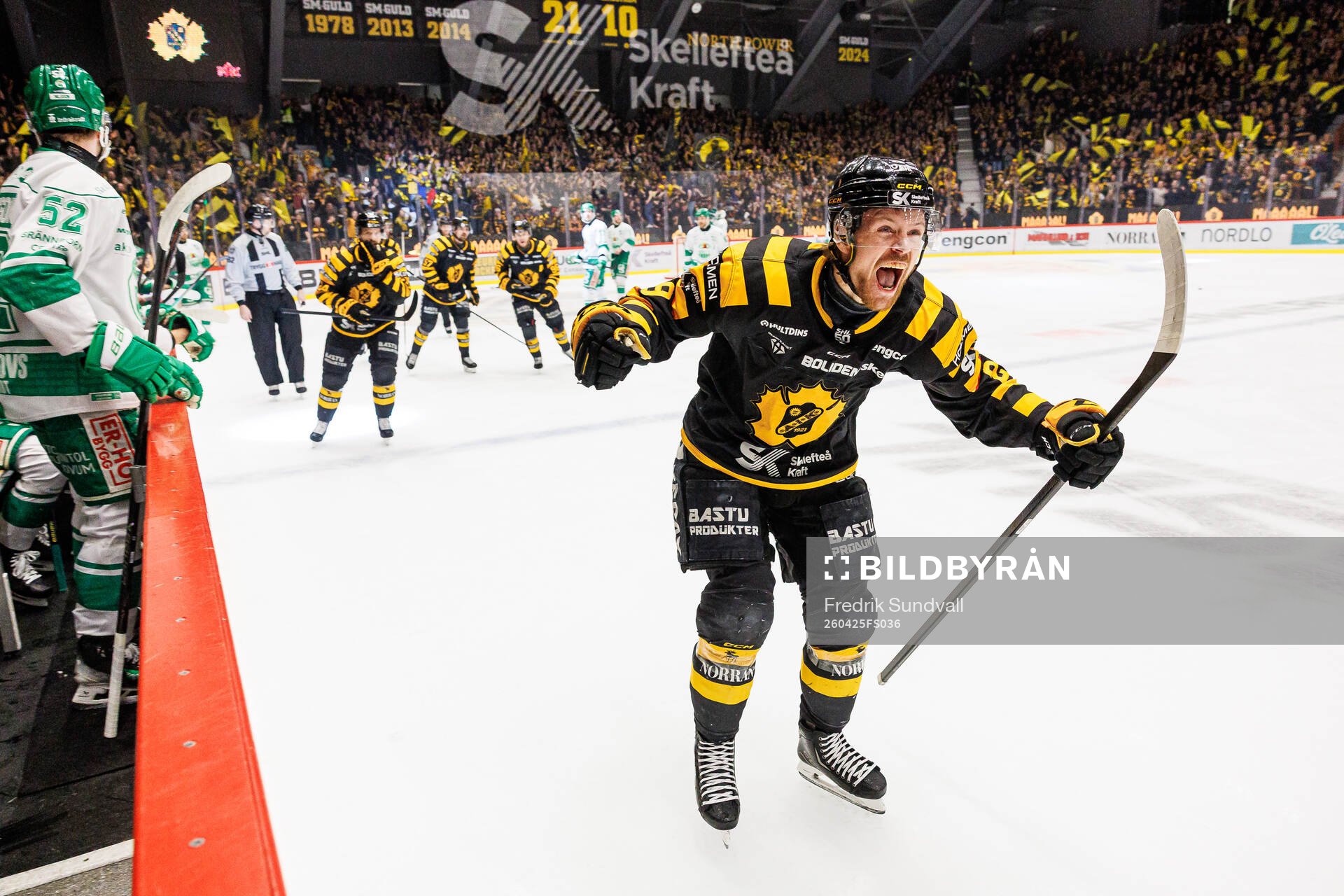 Skellefteås Mikkel Aagaard jublar
