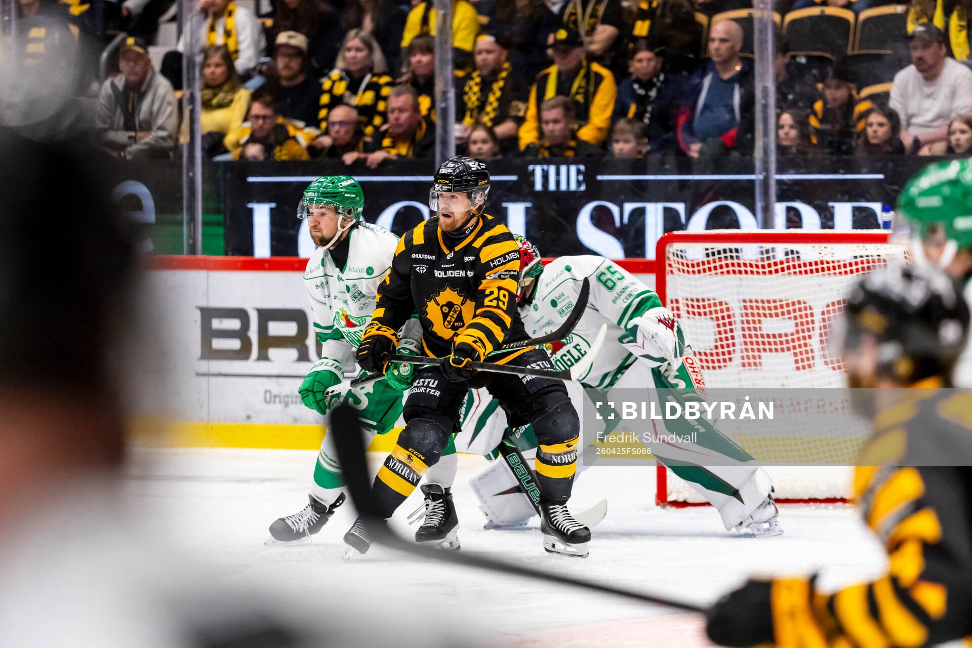 Skellefteås Mikkel Aagaard frafmör Rögles målvakt