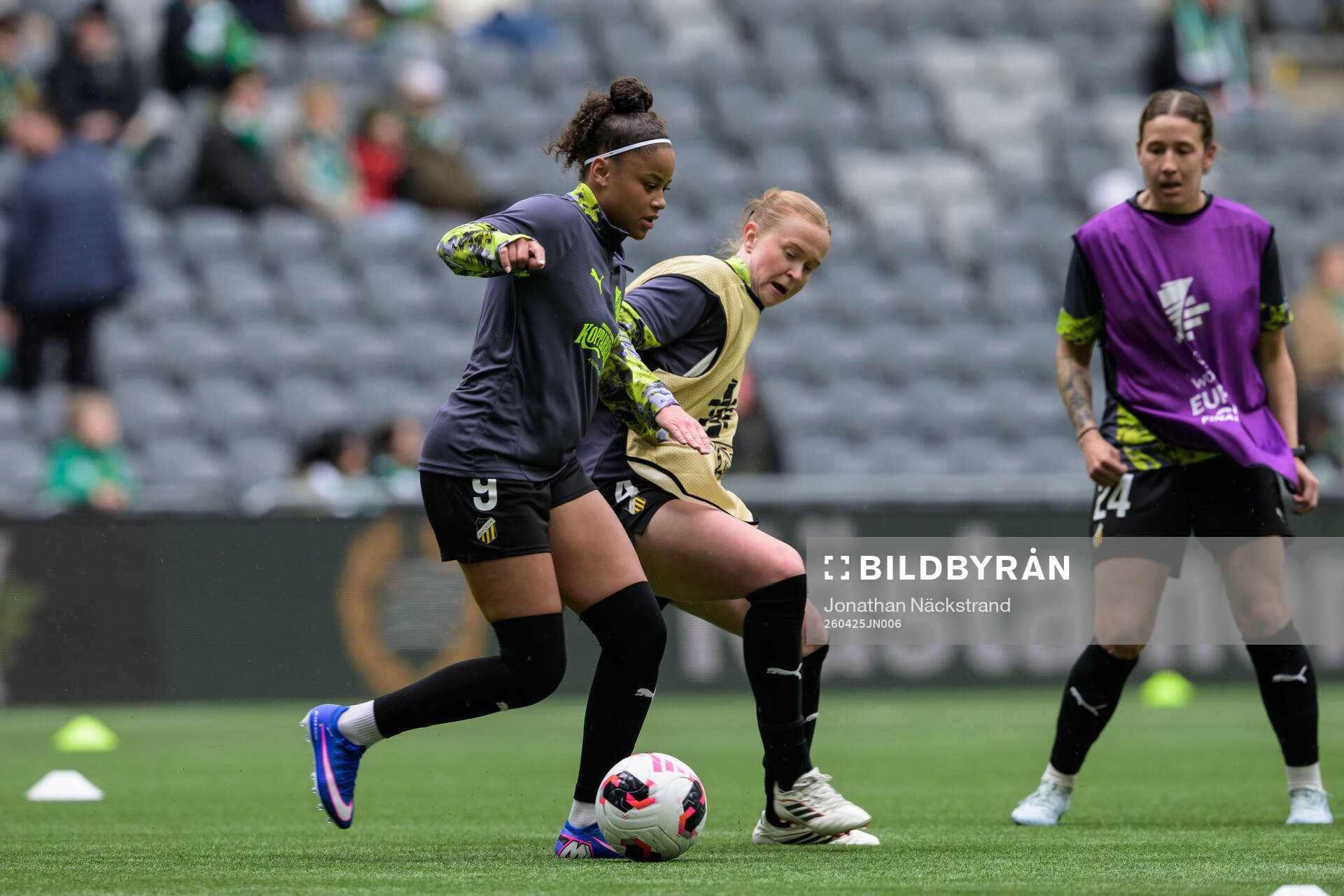 Felicia Schröder and Emma Östlund of Häcken