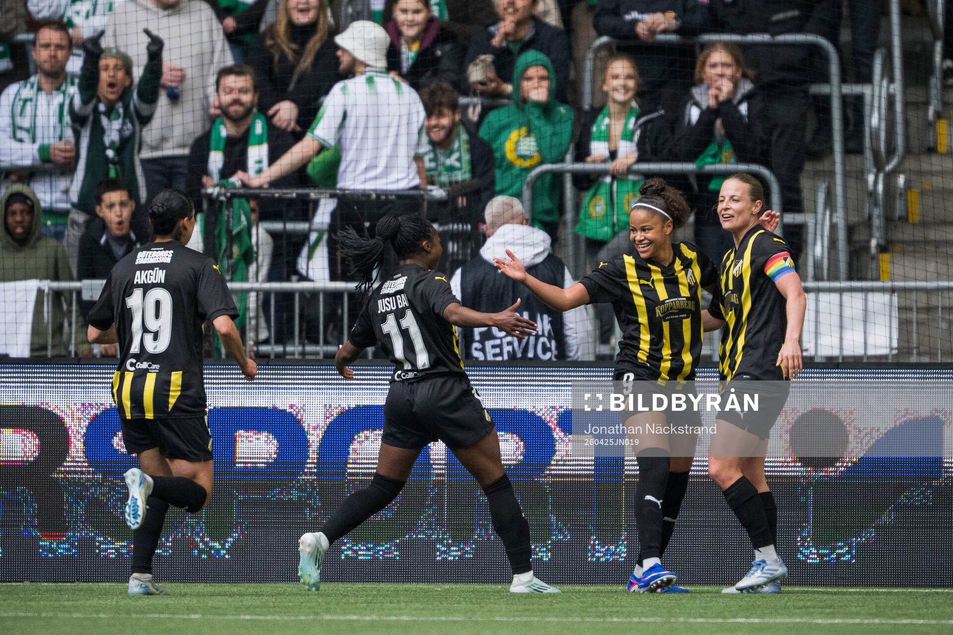 Felicia Schröder of Häcken celebrates the 0-1 goal
