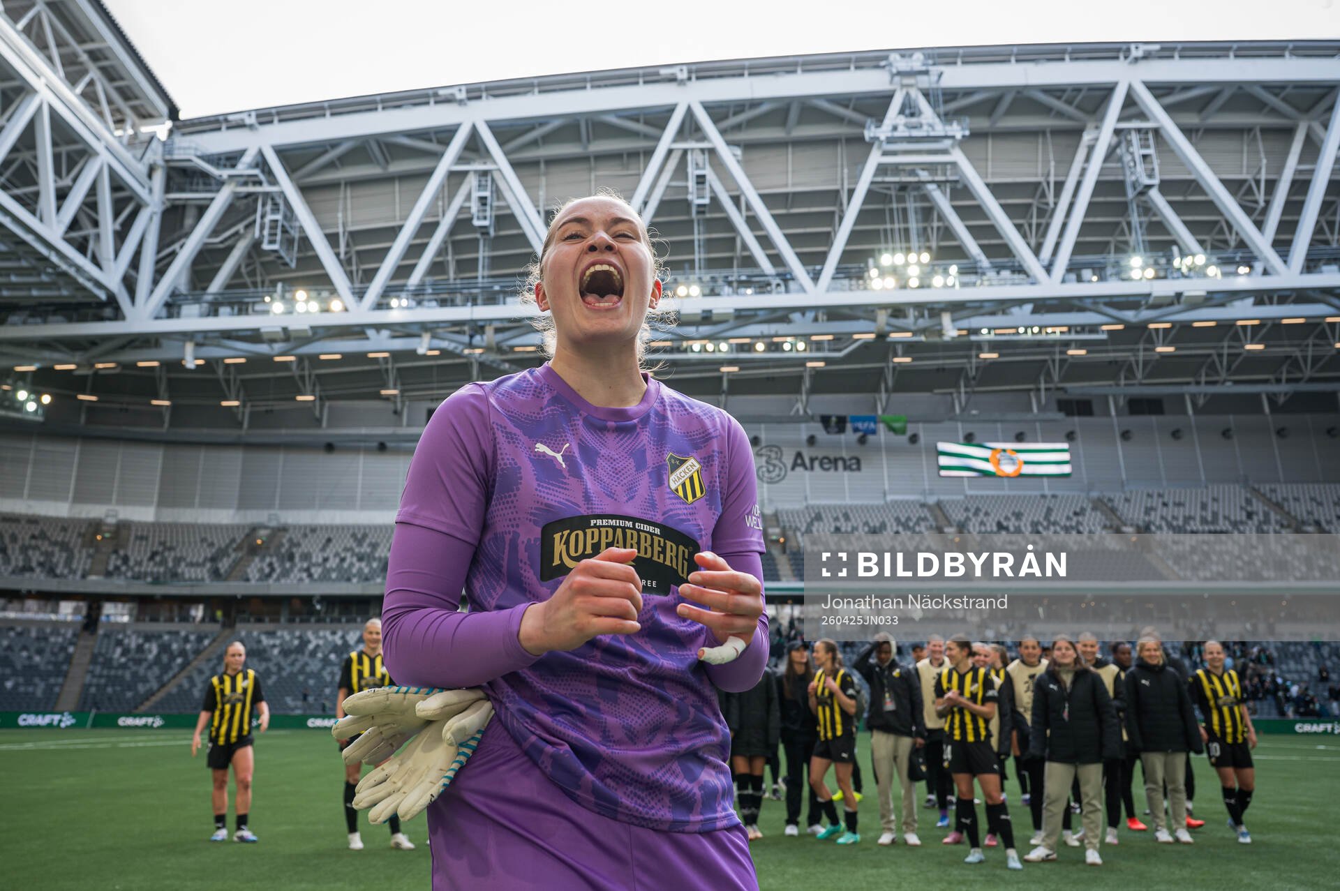Goalkeeper Fanney Birkisdottir of Häcken celebrates