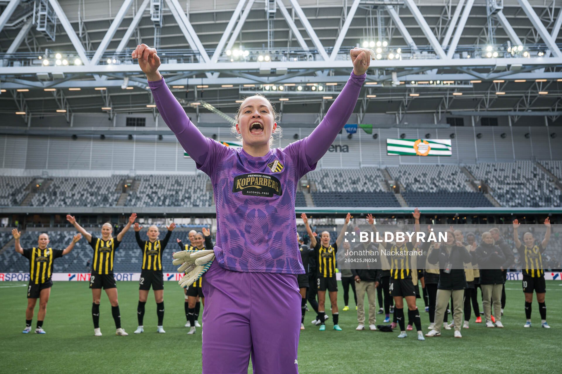 Goalkeeper Fanney Birkisdottir of Häcken celebrates