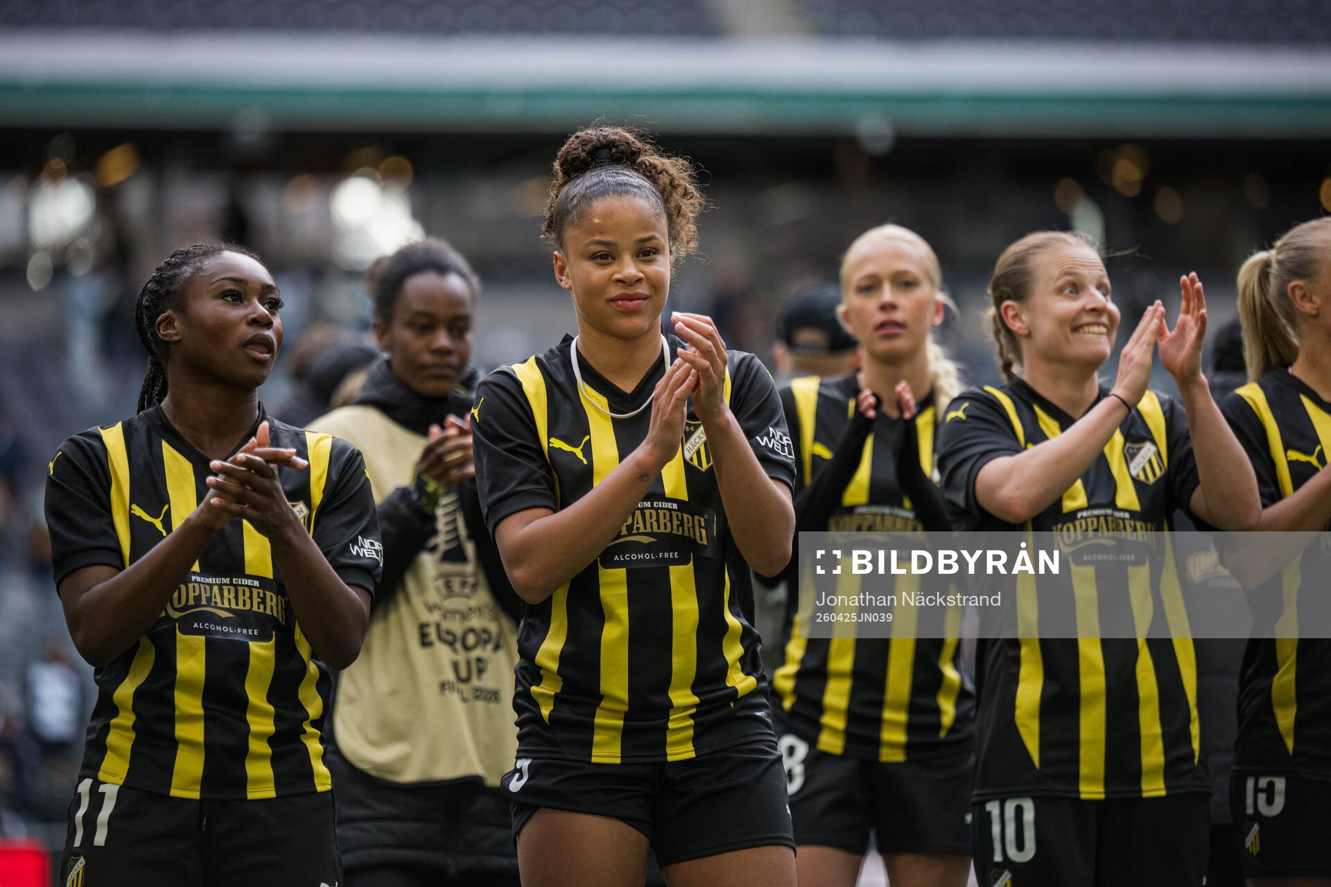Felicia Schröder of Häcken celebrates
