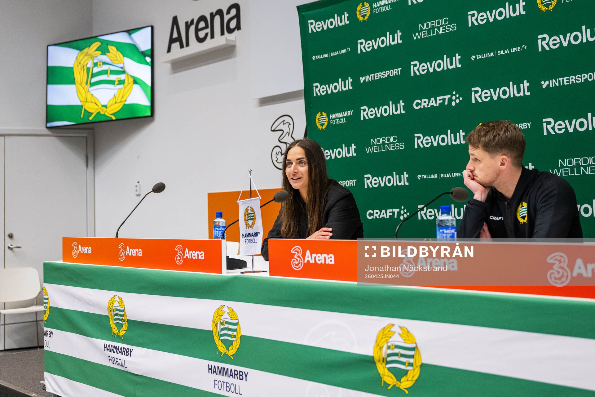 Coach Elena Sadiku of Häcken and coach William Strömberg