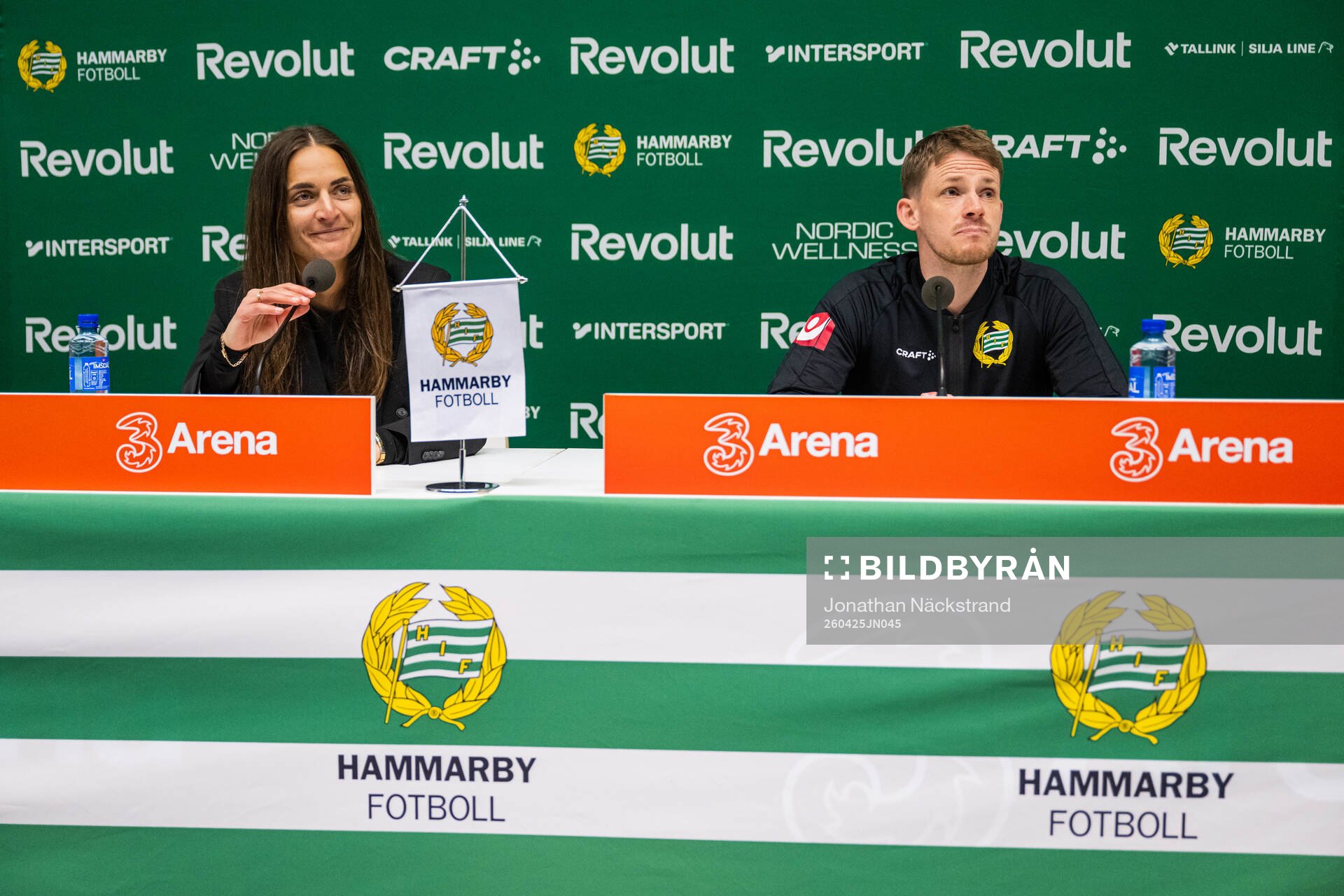 Coach Elena Sadiku of Häcken and coach William Strömberg