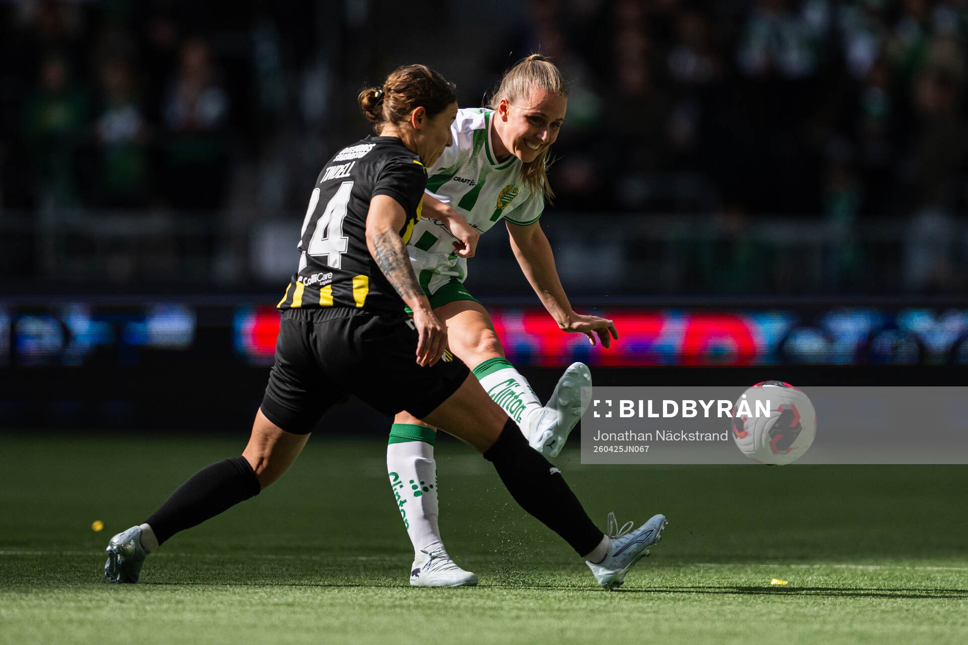 Tabby Tindell of Häcken and Gudrun Arnardottir of Hammarby