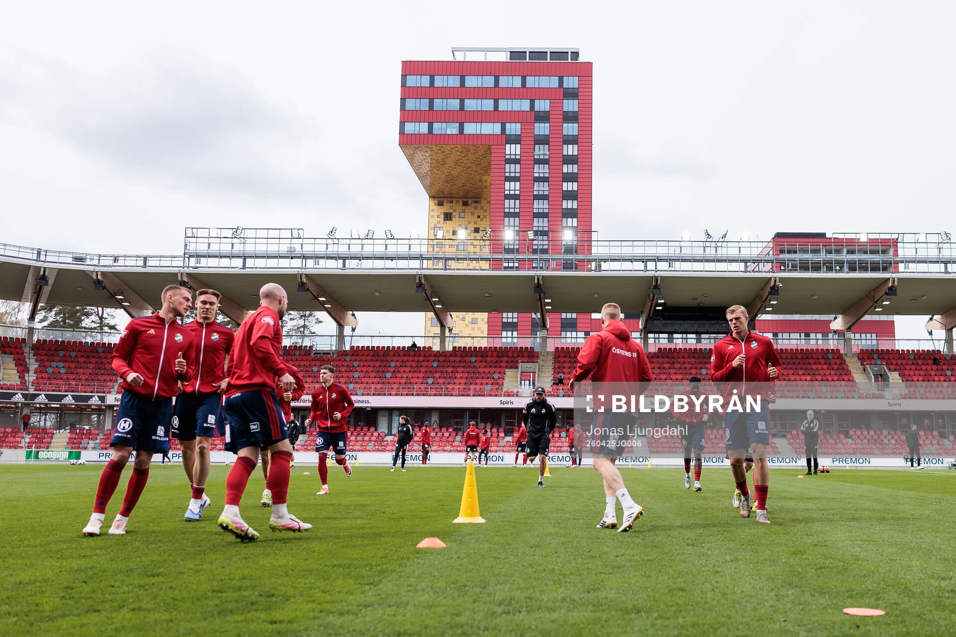 Östers spelare värmer upp