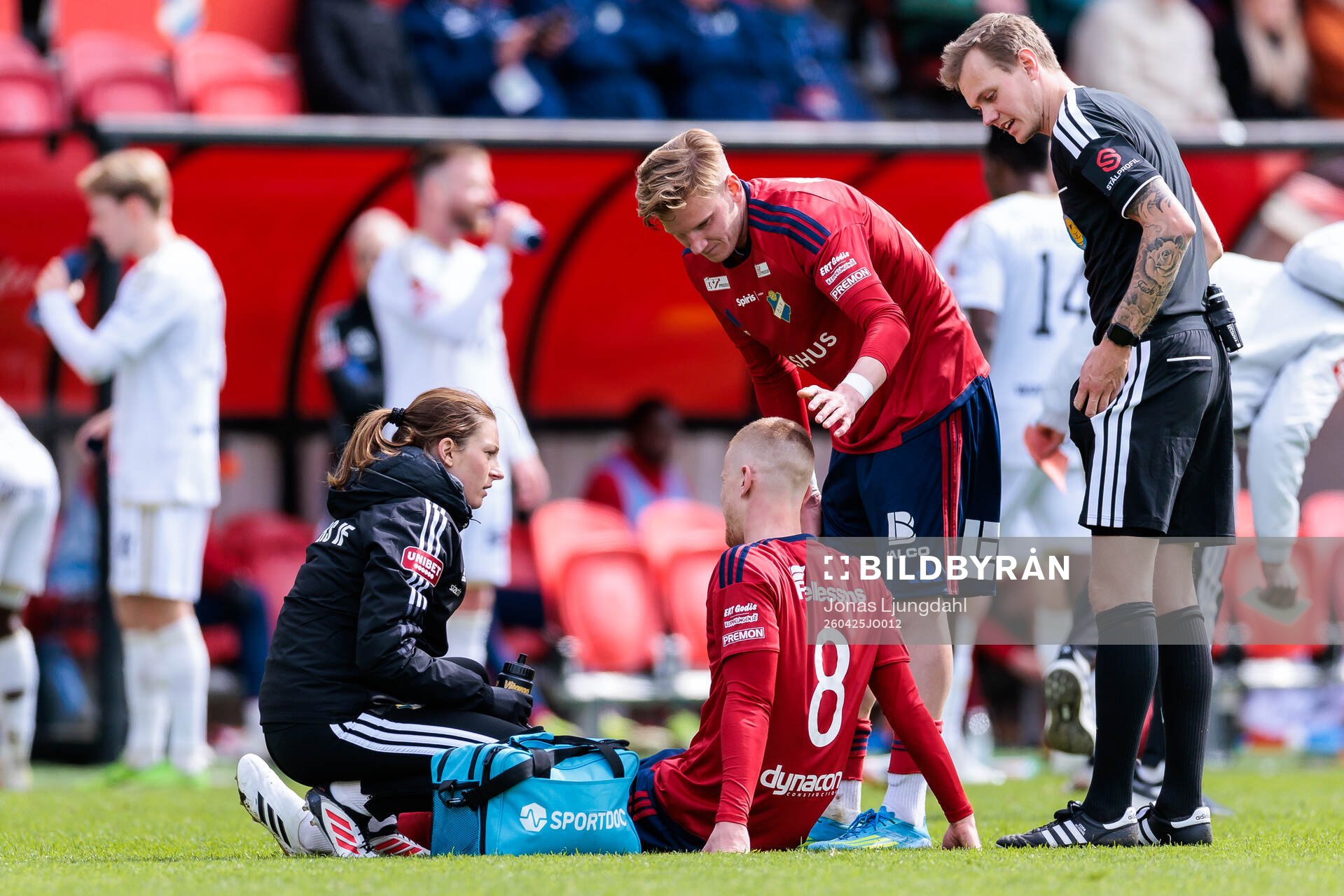 Östers Daniel Ask har ont och får vård