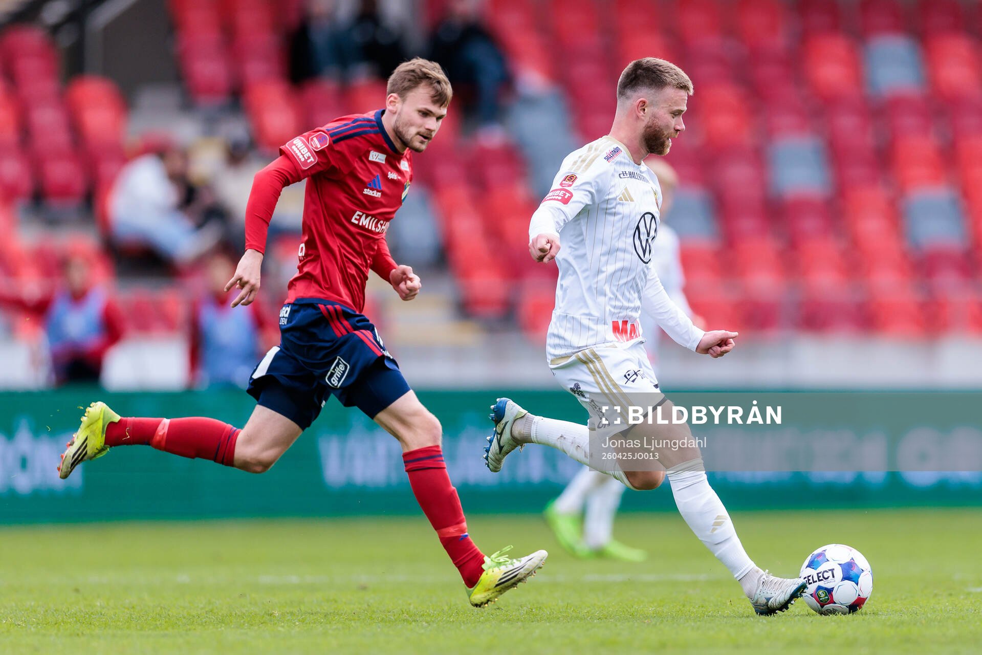 Östers Oscar Uddenäs och Östersunds Dennis Widgren