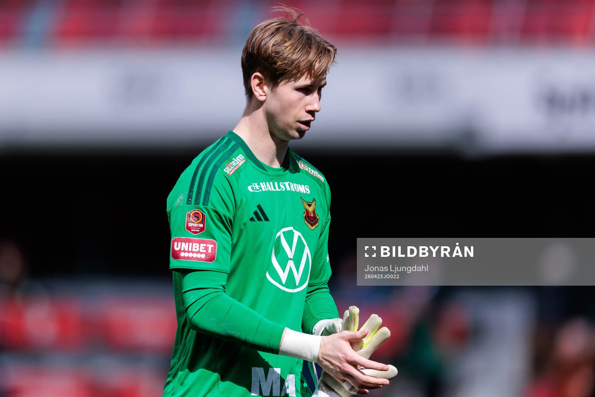 Östersunds målvakt Melker Uppenberg deppar