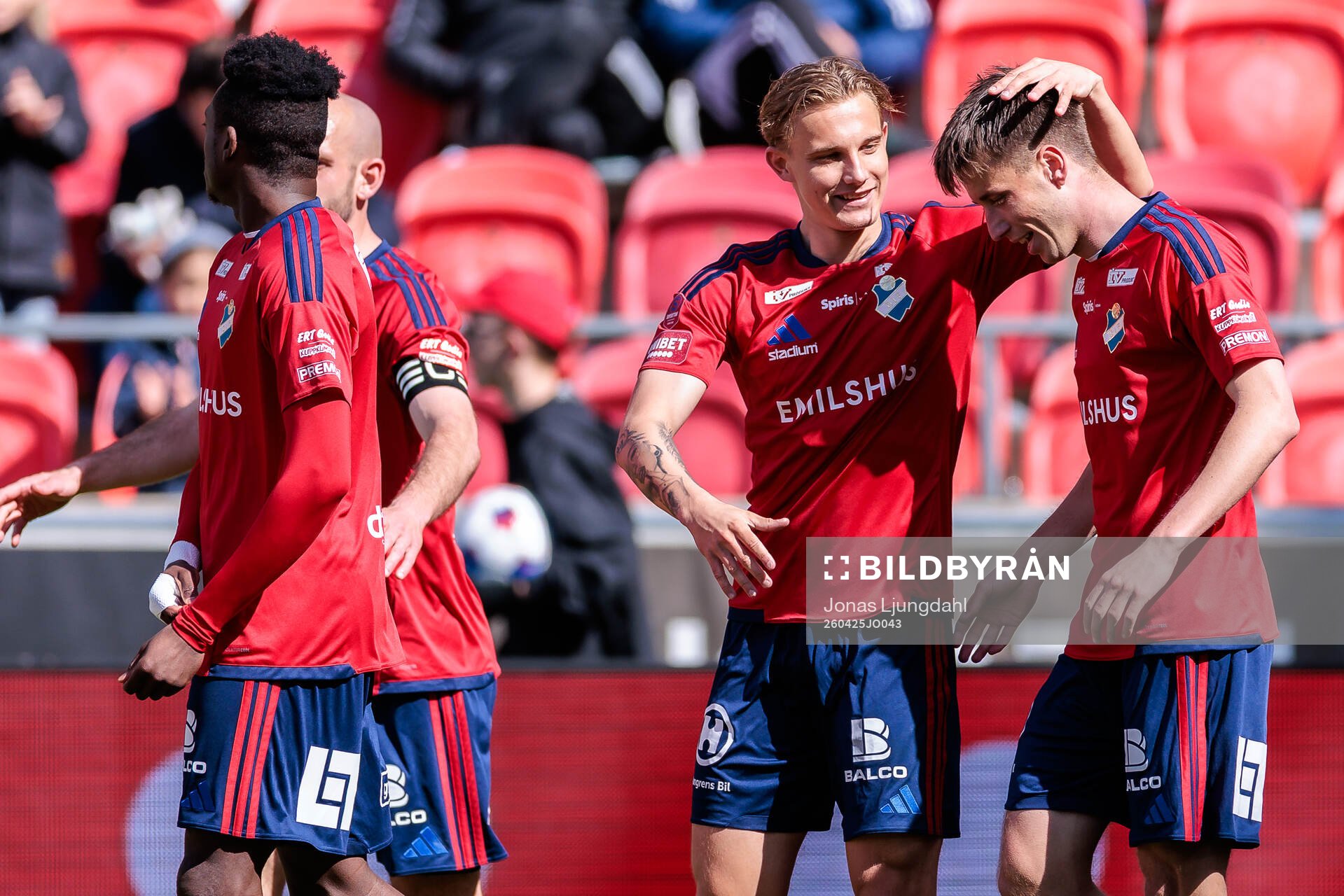 Östers Linus Carlstrand och Filip Olsson jublar
