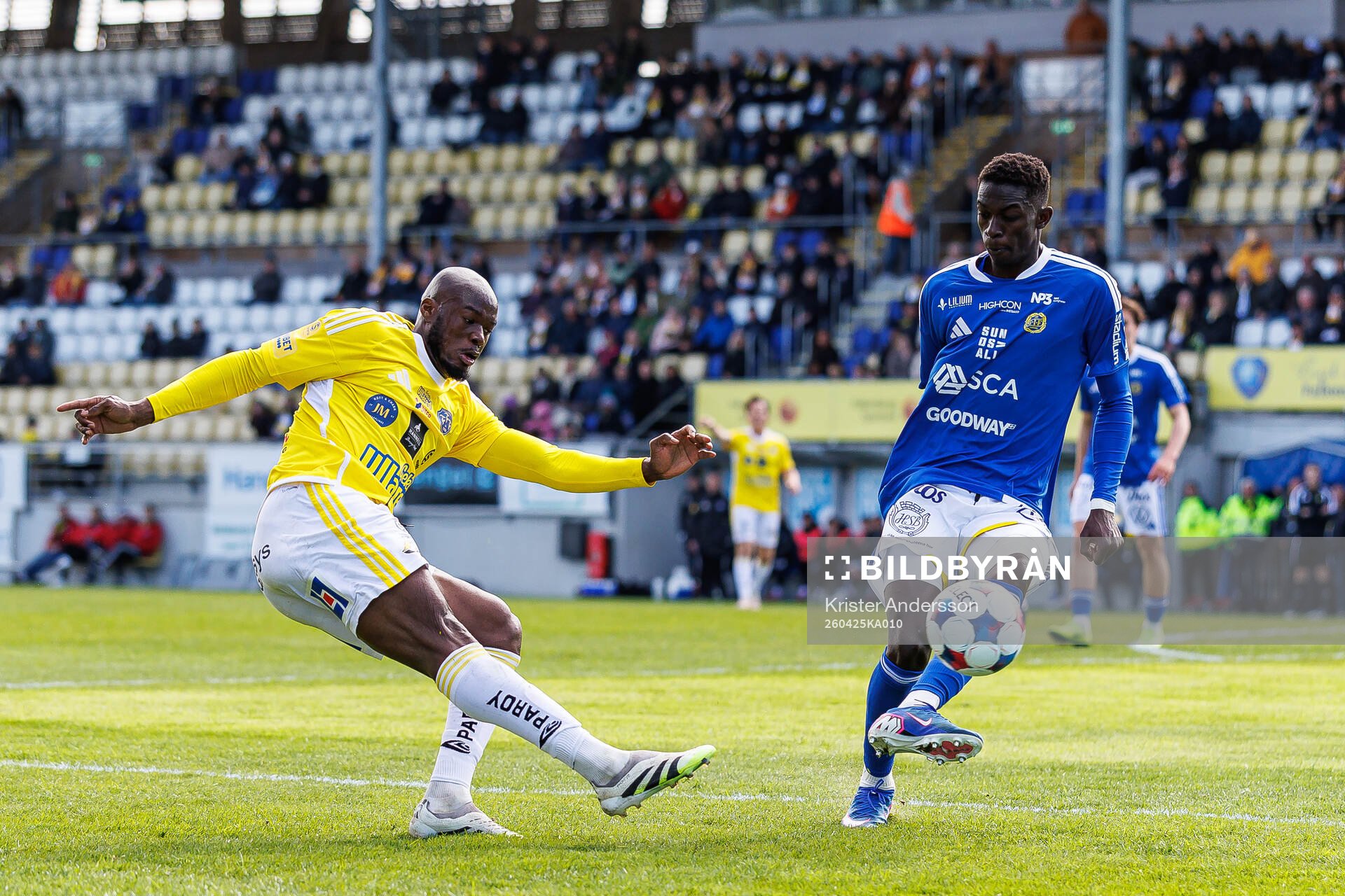 Falkenbergs Lassina Sangaré och GIF Sundsvalls Suwaibou
