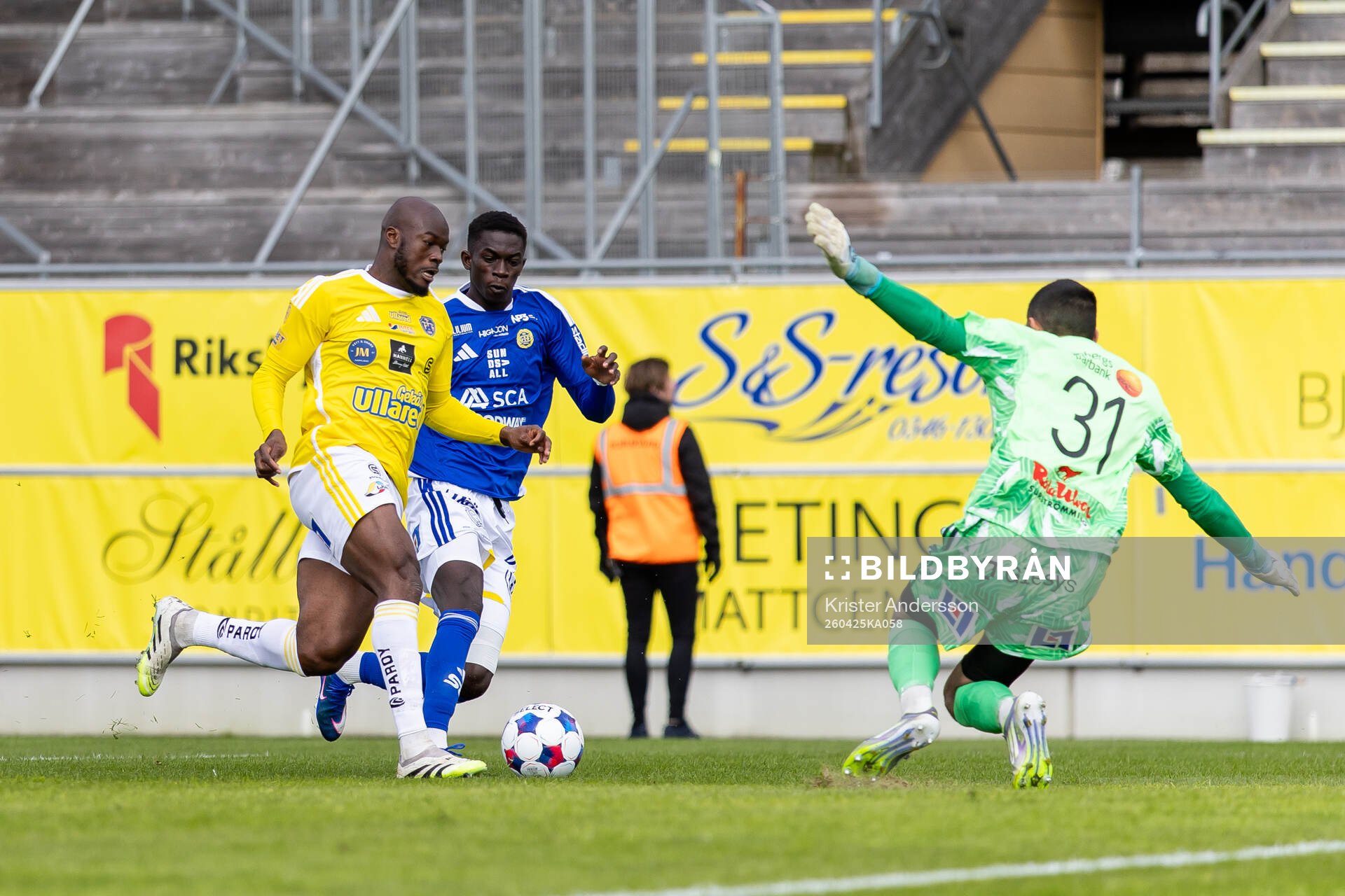 Falkenbergs Lassina Sangaré och GIF Sundsvalls Alieu Atlee