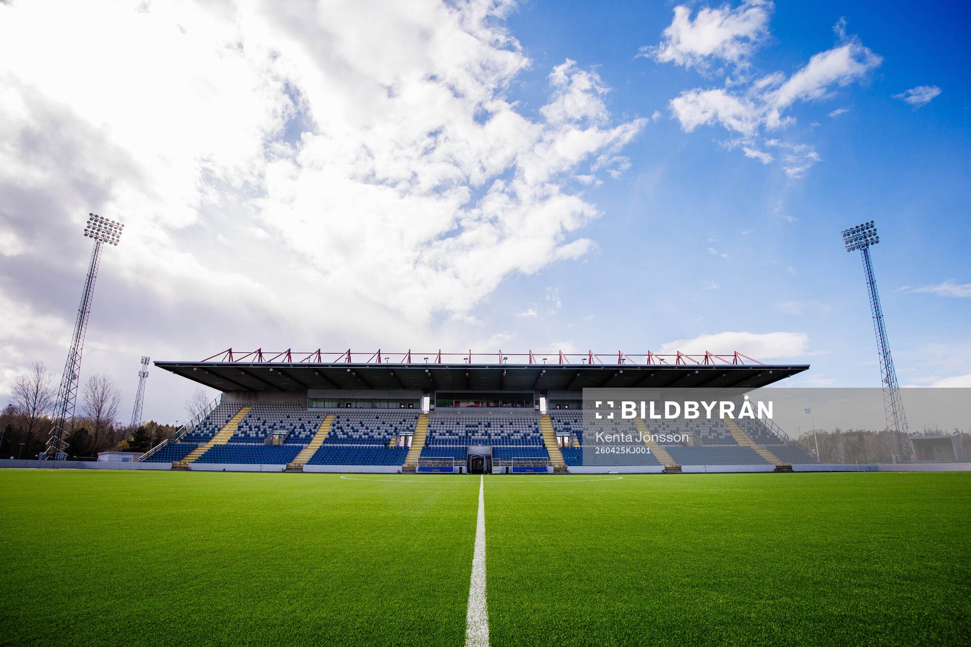 Huvudläktaren på Södertälje Fotbollsarena